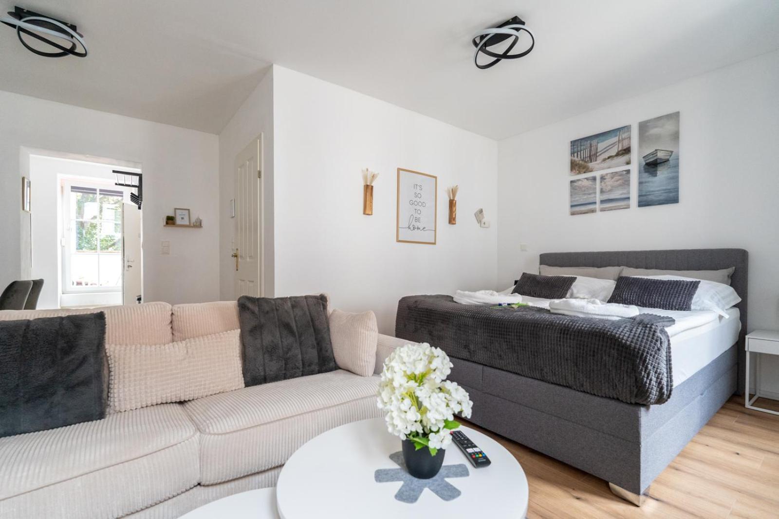 One-Bedroom Apartment with Terrace photo 1