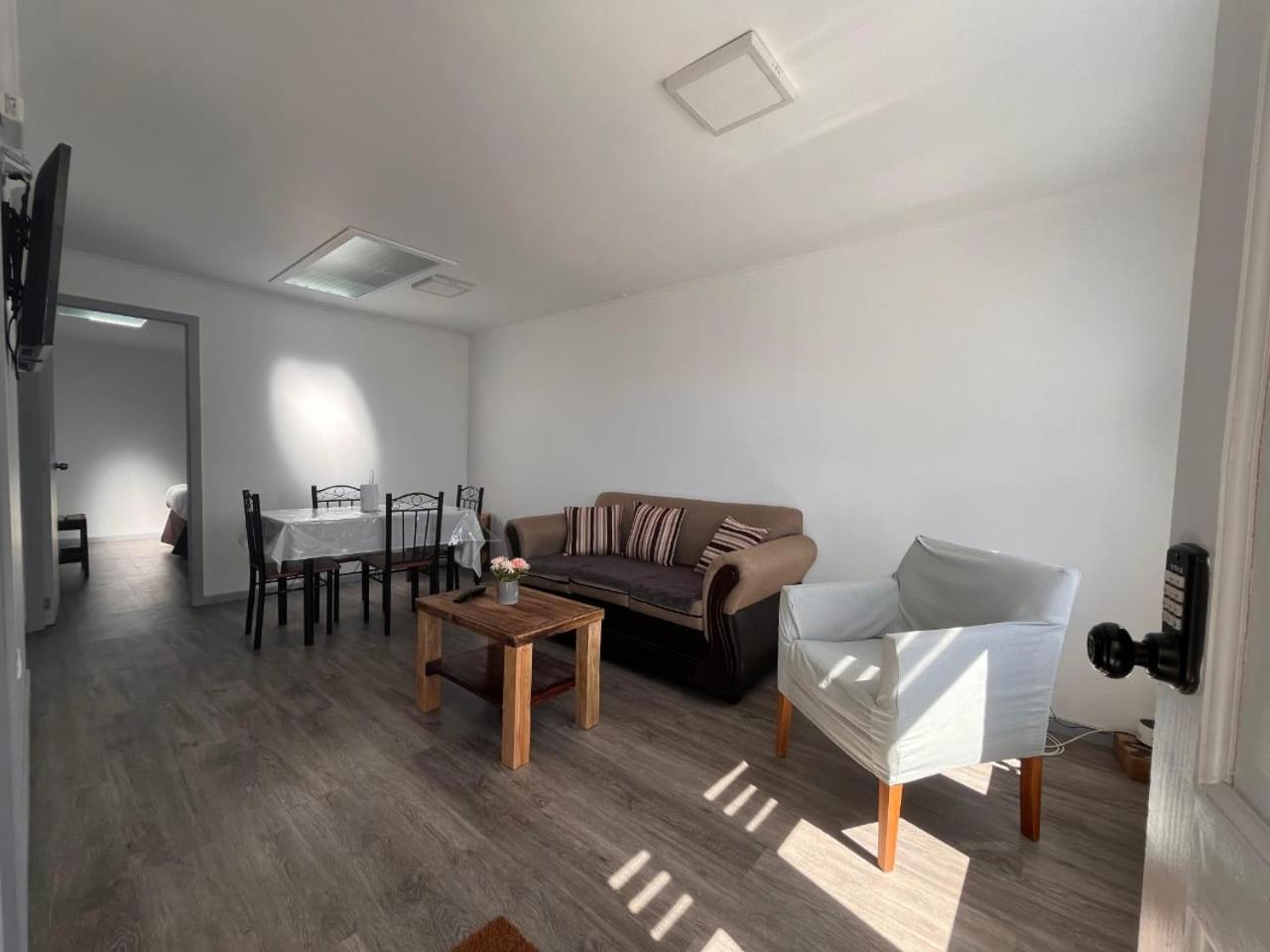 One-Bedroom House photo 3