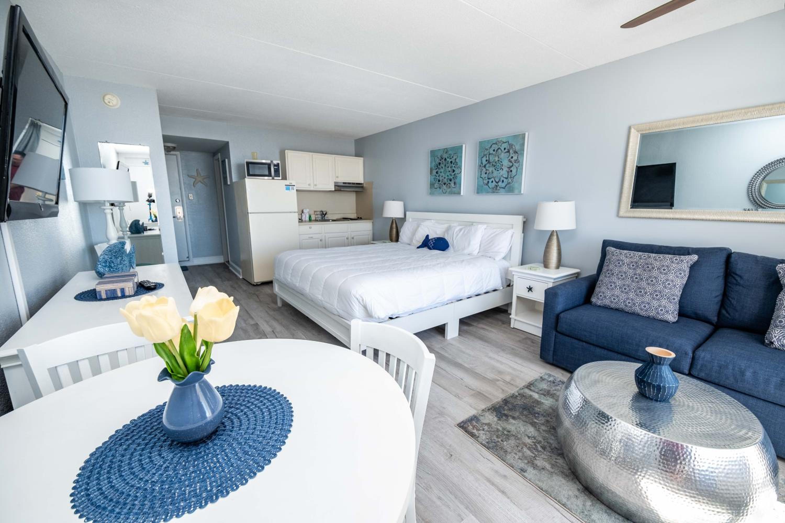 Direct Oceanfront Efficiency- 1 Room - King Bed & sleeper sofa,  with Private Balcony