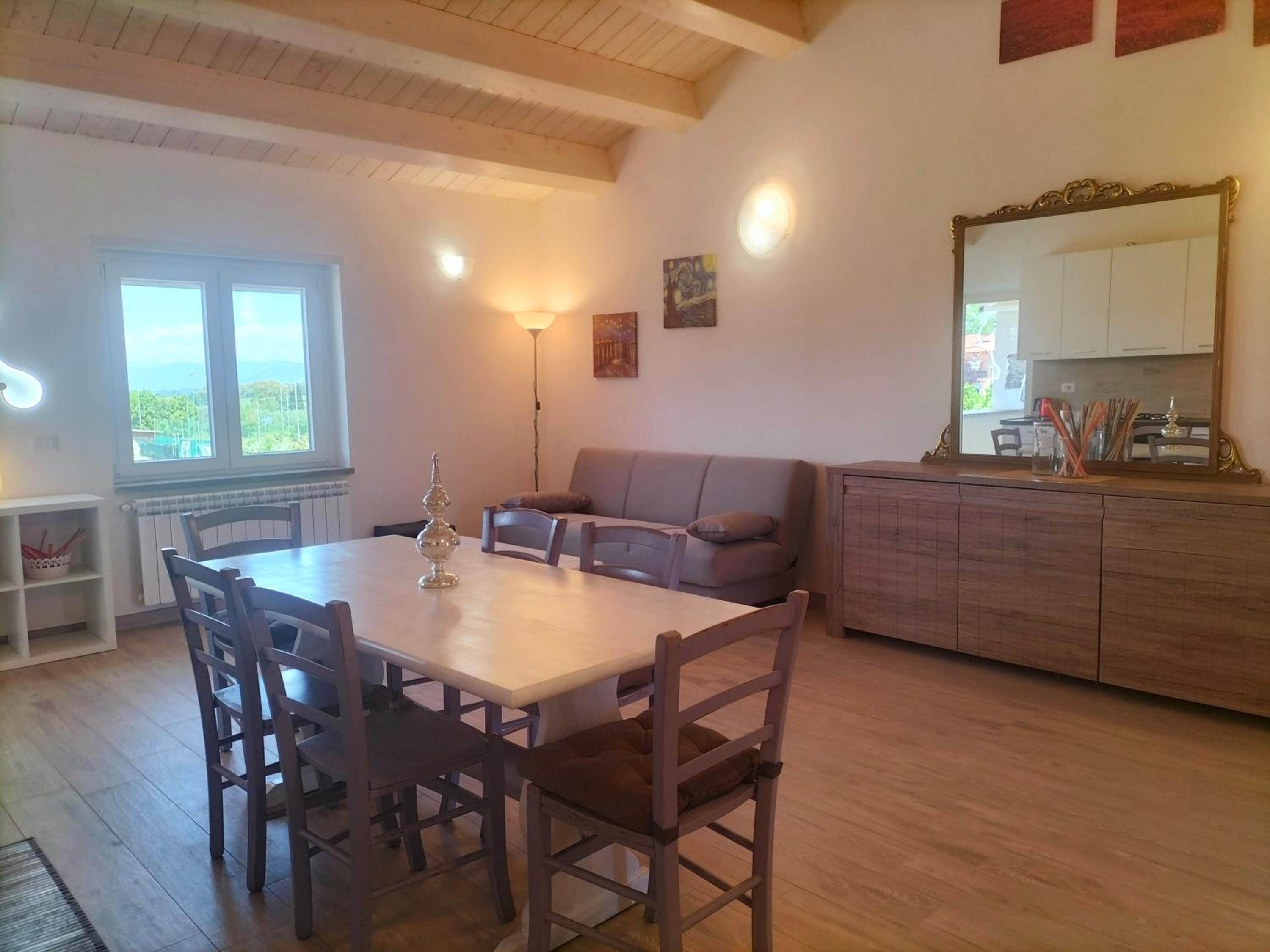 One-Bedroom Apartment with Balcony and Mountain View   photo 2