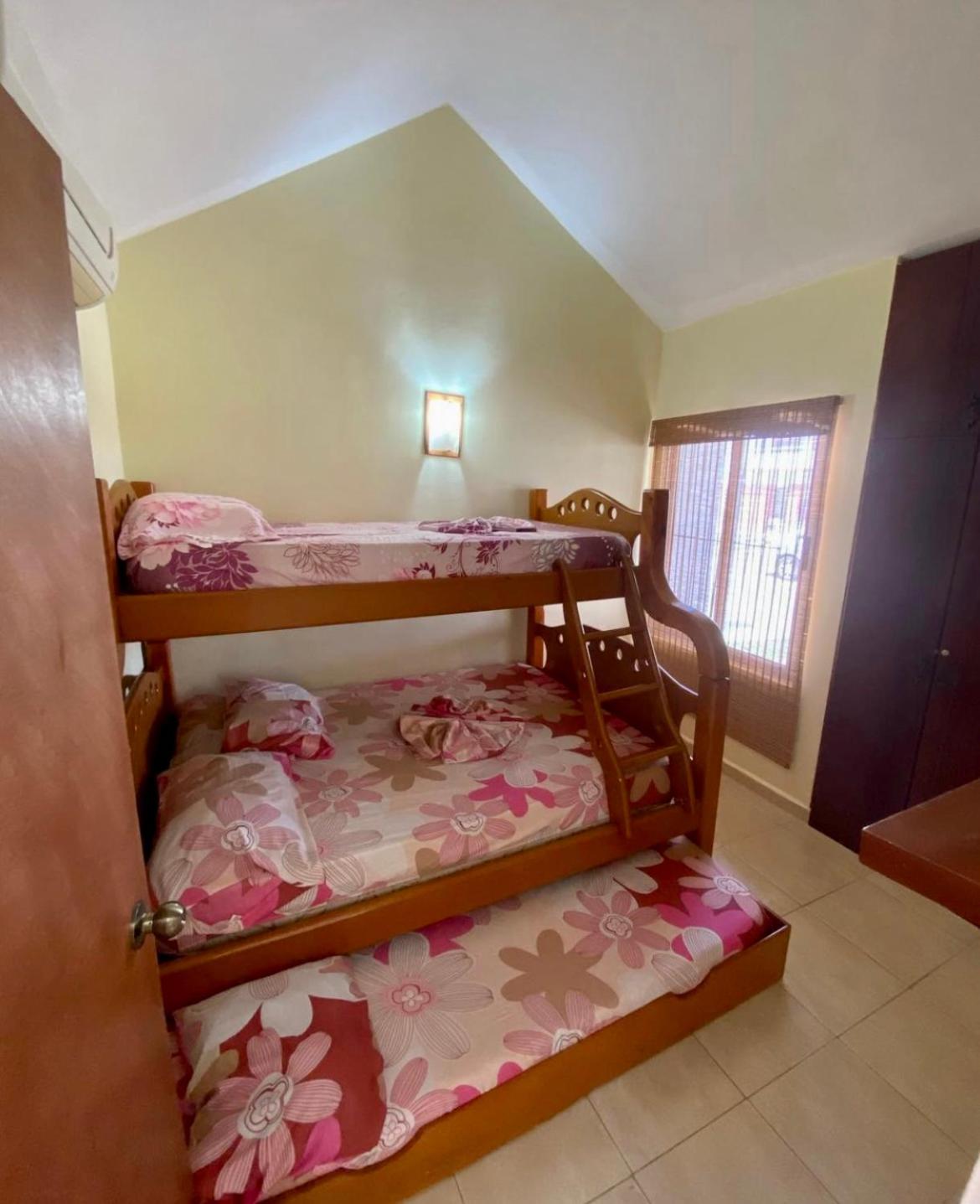 Three-Bedroom House photo 3