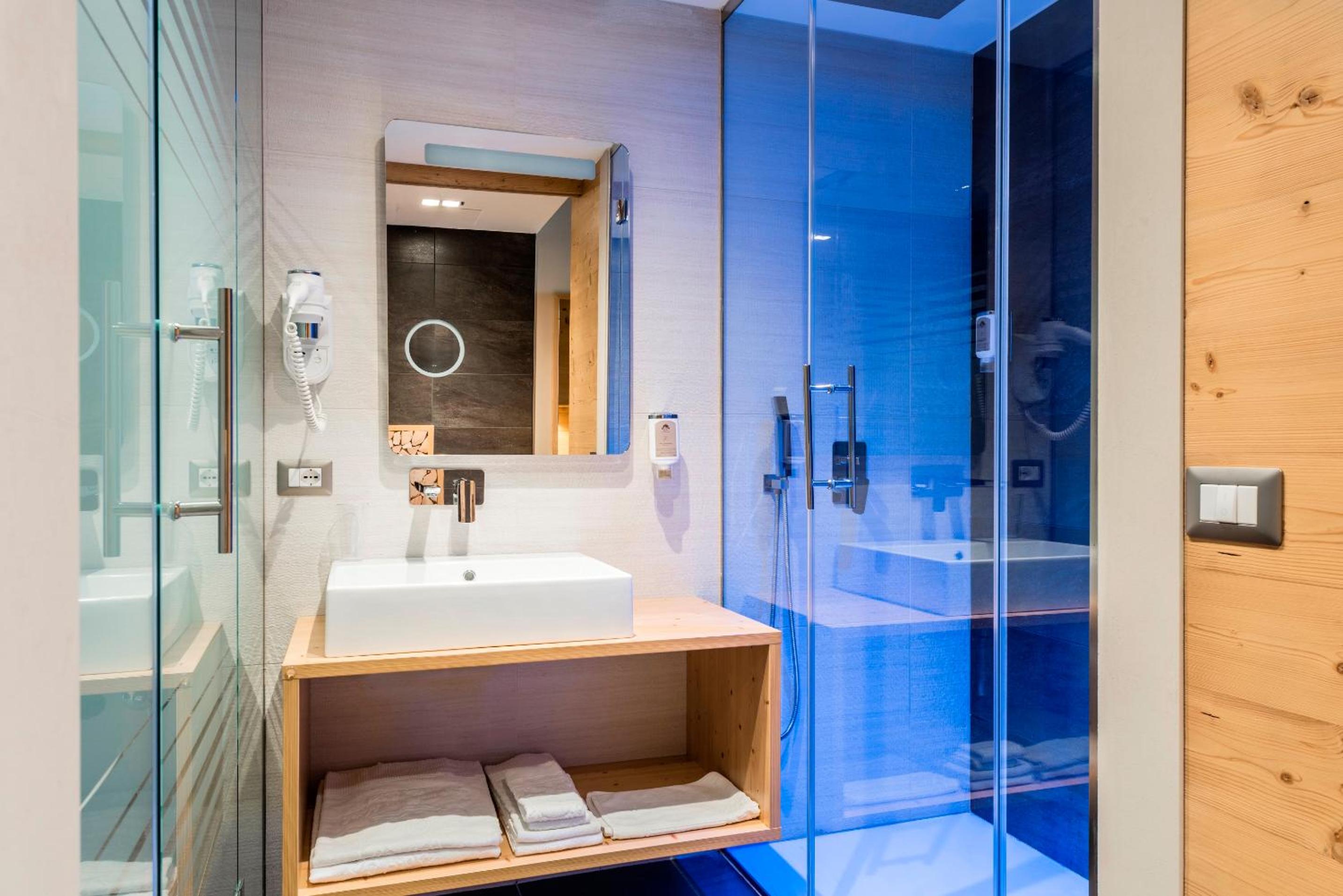 Family Junior Suite (2 Adults + 2 Children) photo 3