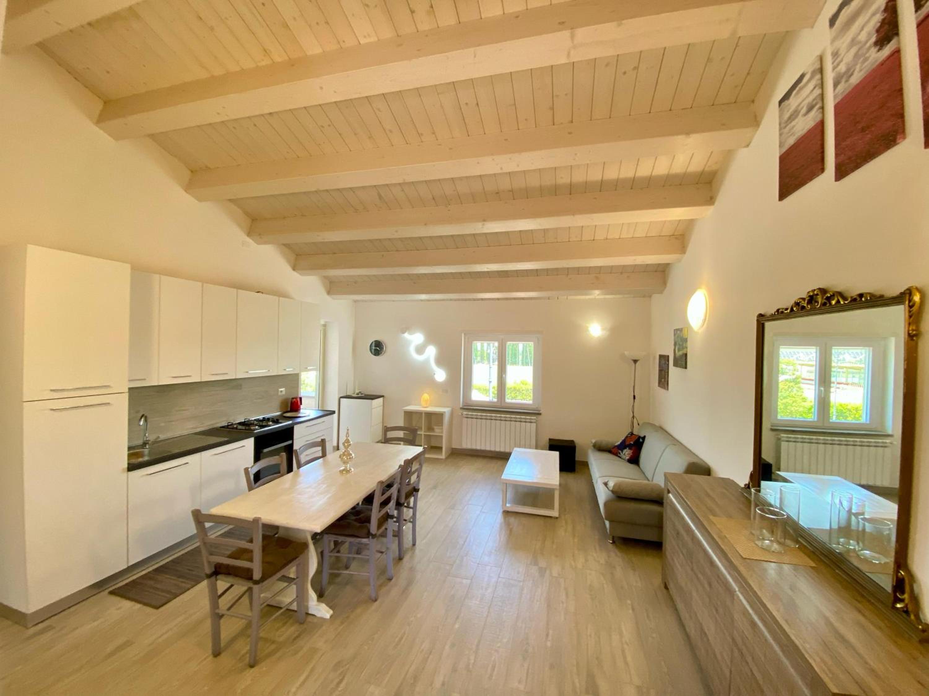 One-Bedroom Apartment with Balcony and Mountain View   photo 1