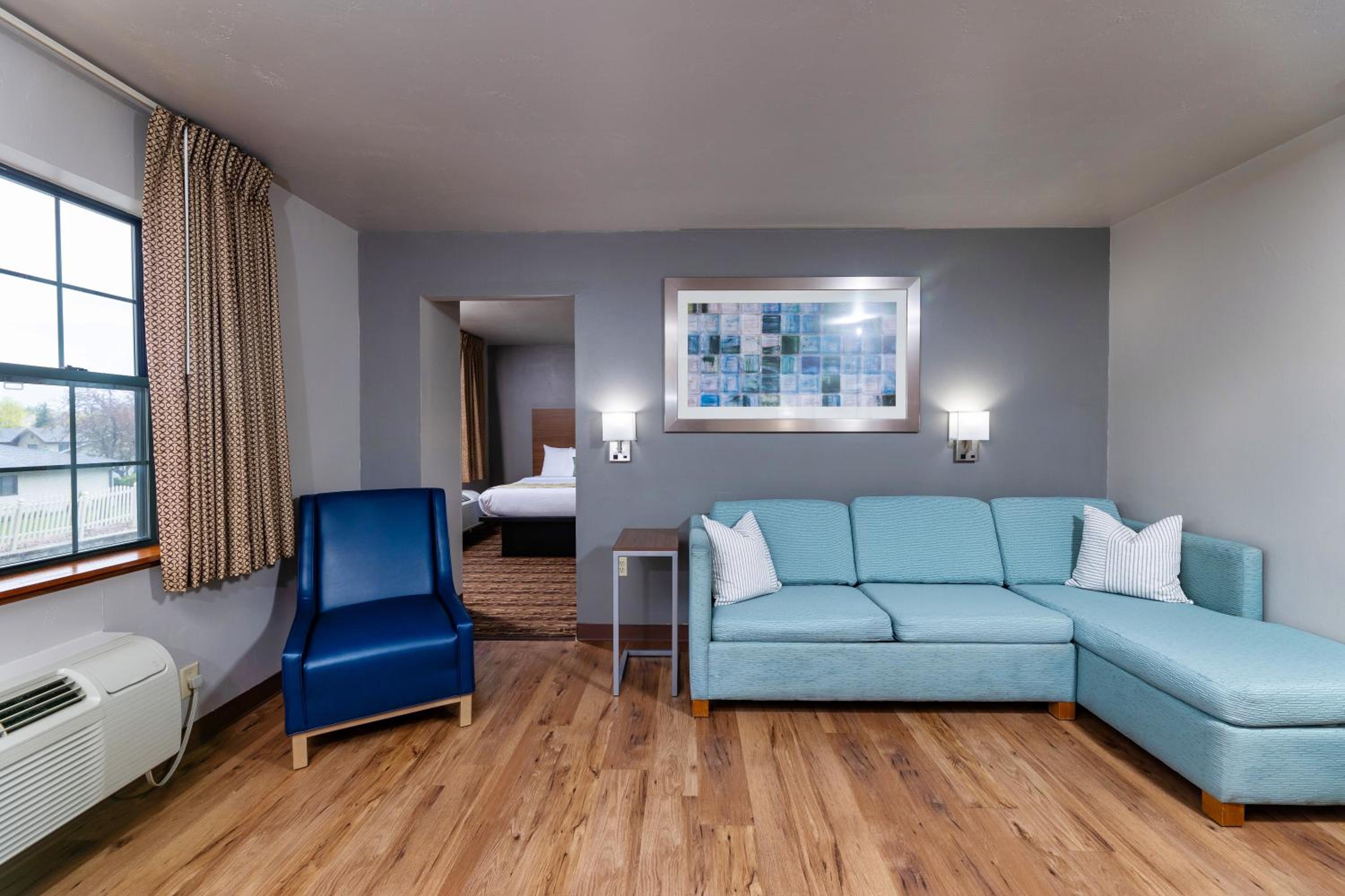 One-Bedroom Queen Suite with Two Queen Beds - Photo 4