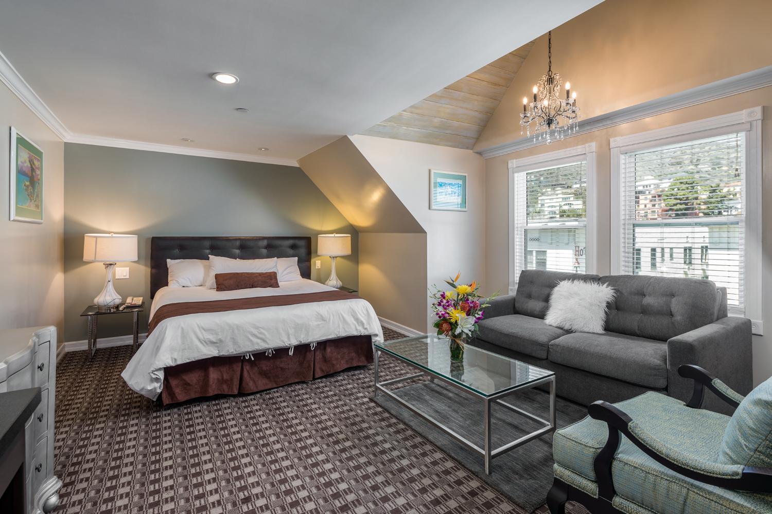 Deluxe Suite - Photo 1