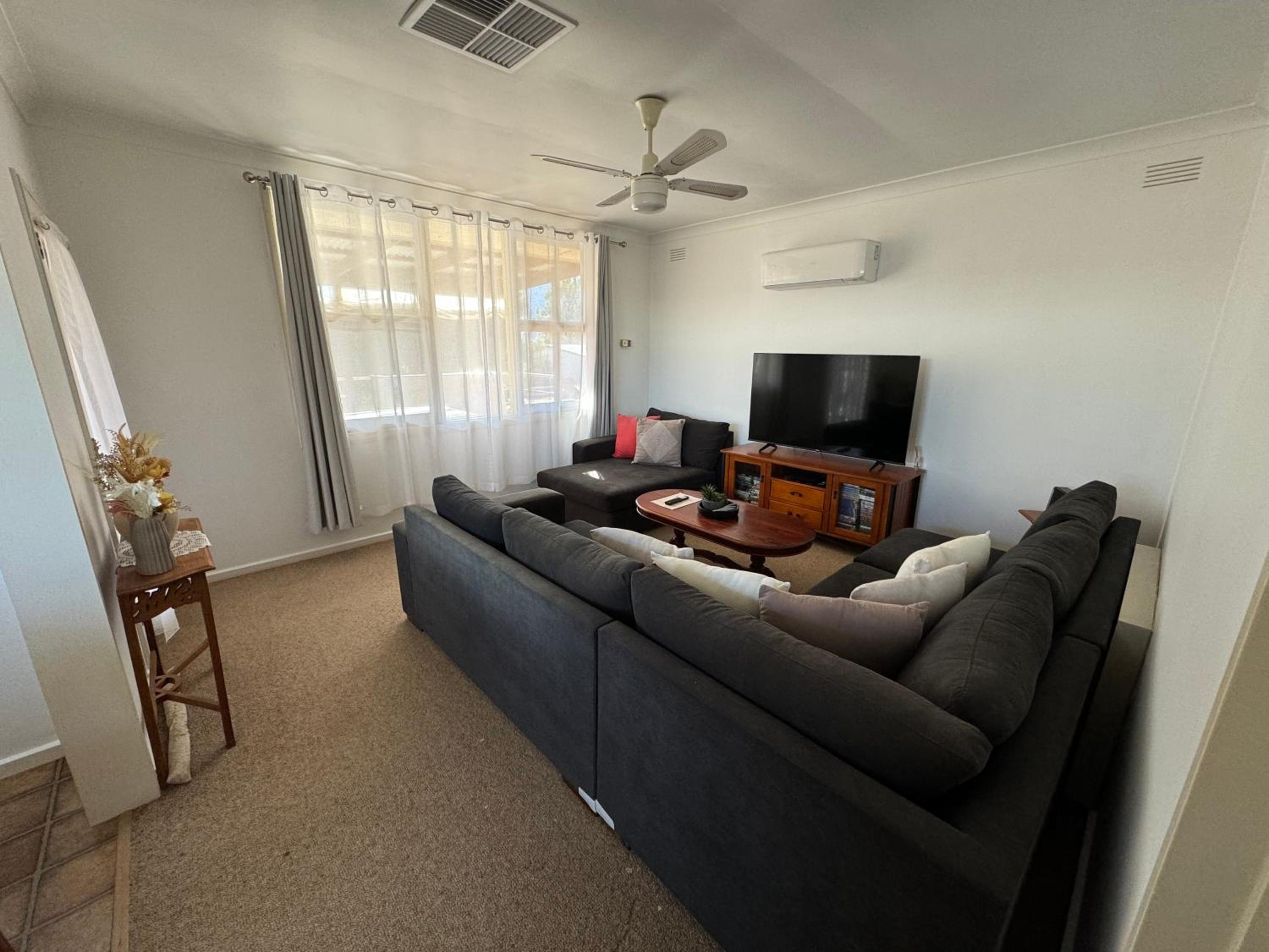 Three-Bedroom House photo 2