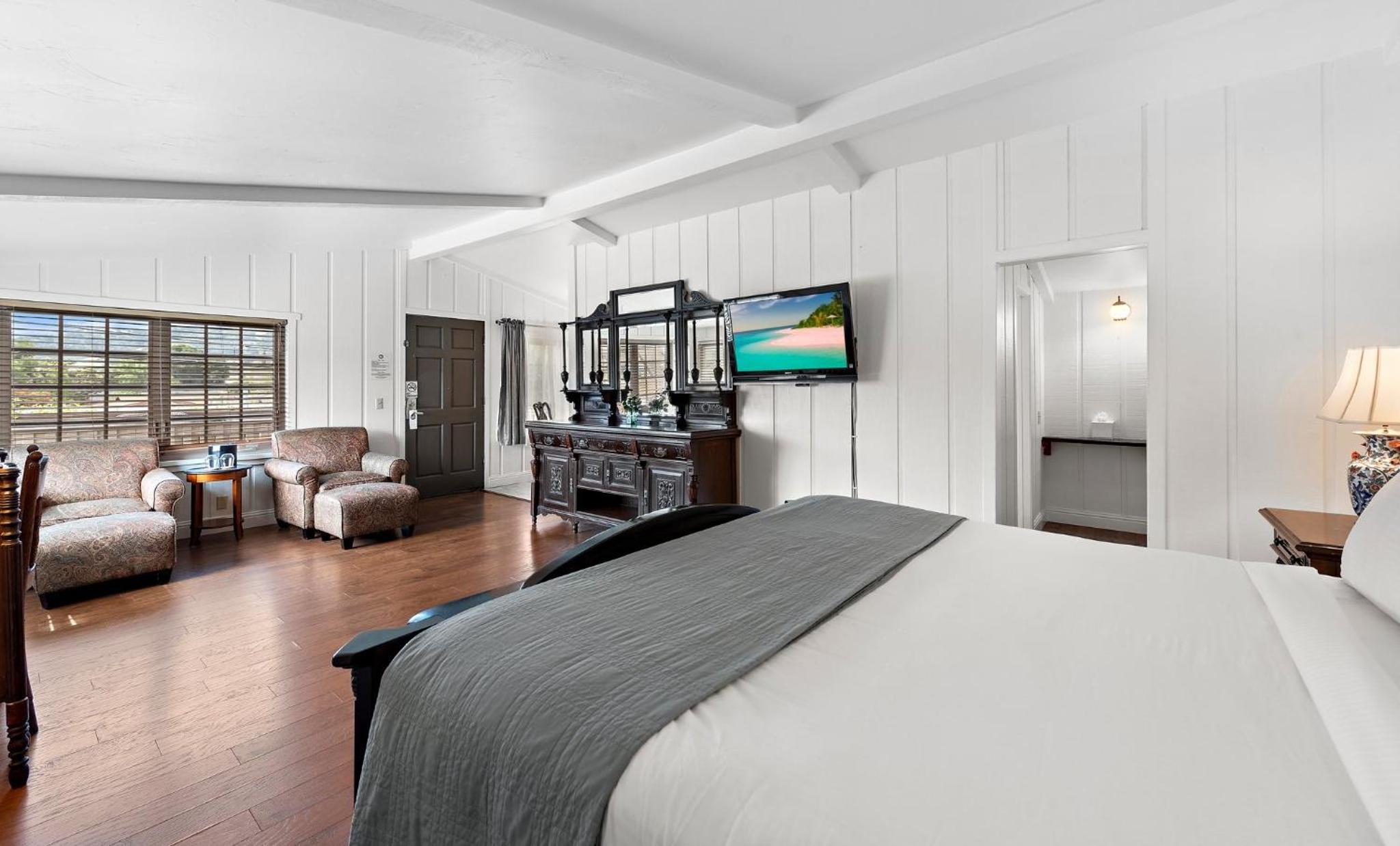 Solstice King Suite photo 2