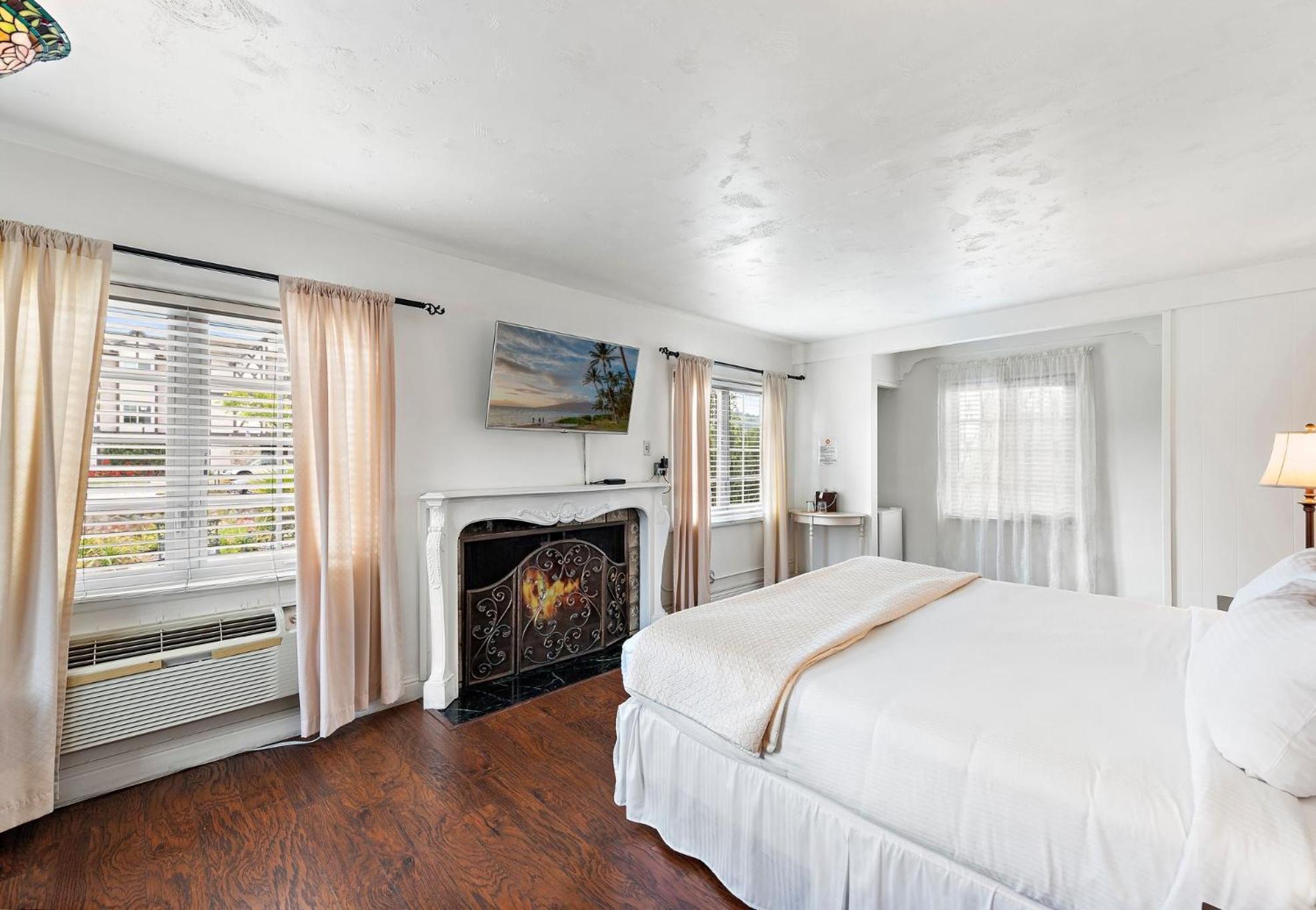 Solstice King Suite photo 1