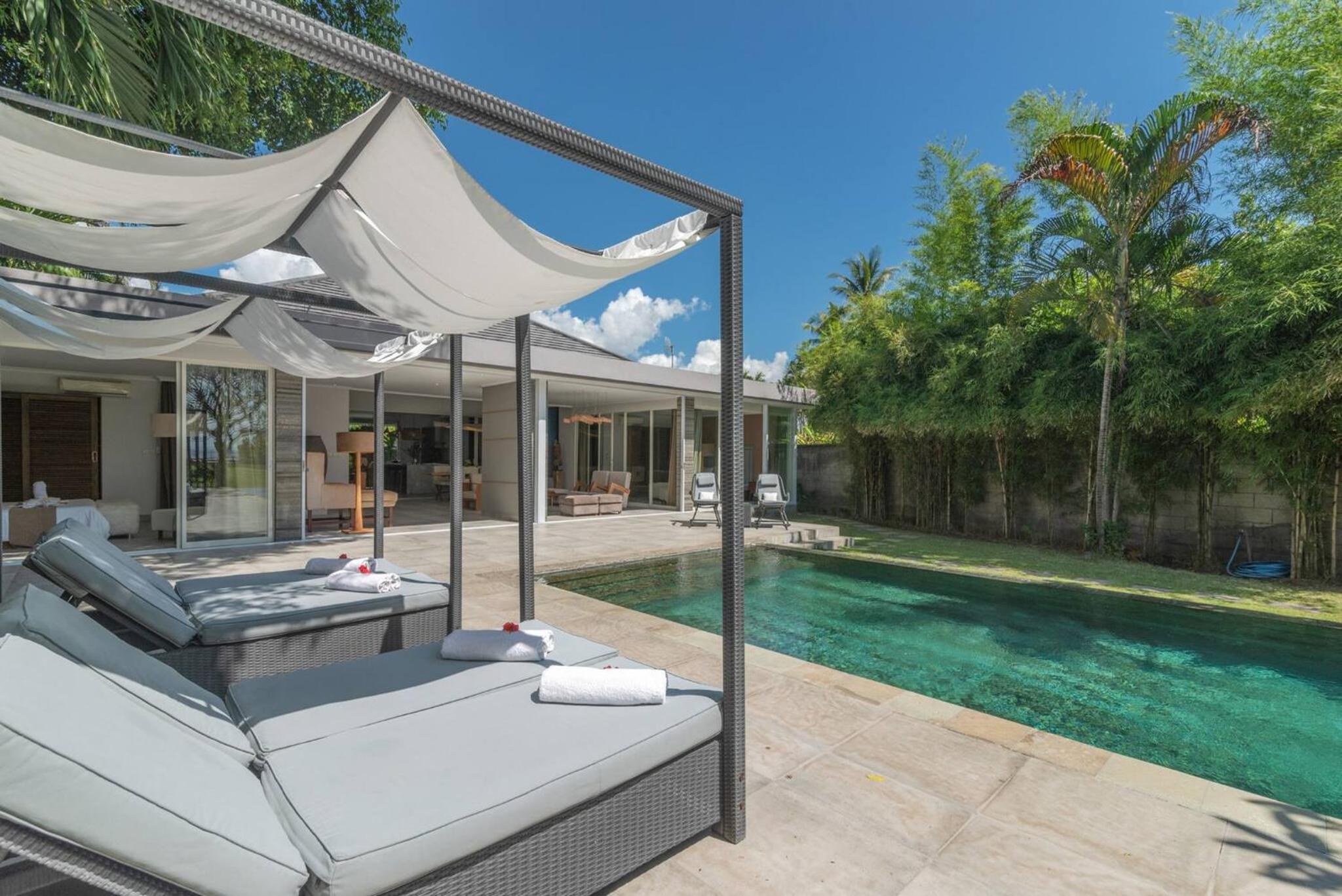 Villa photo 2