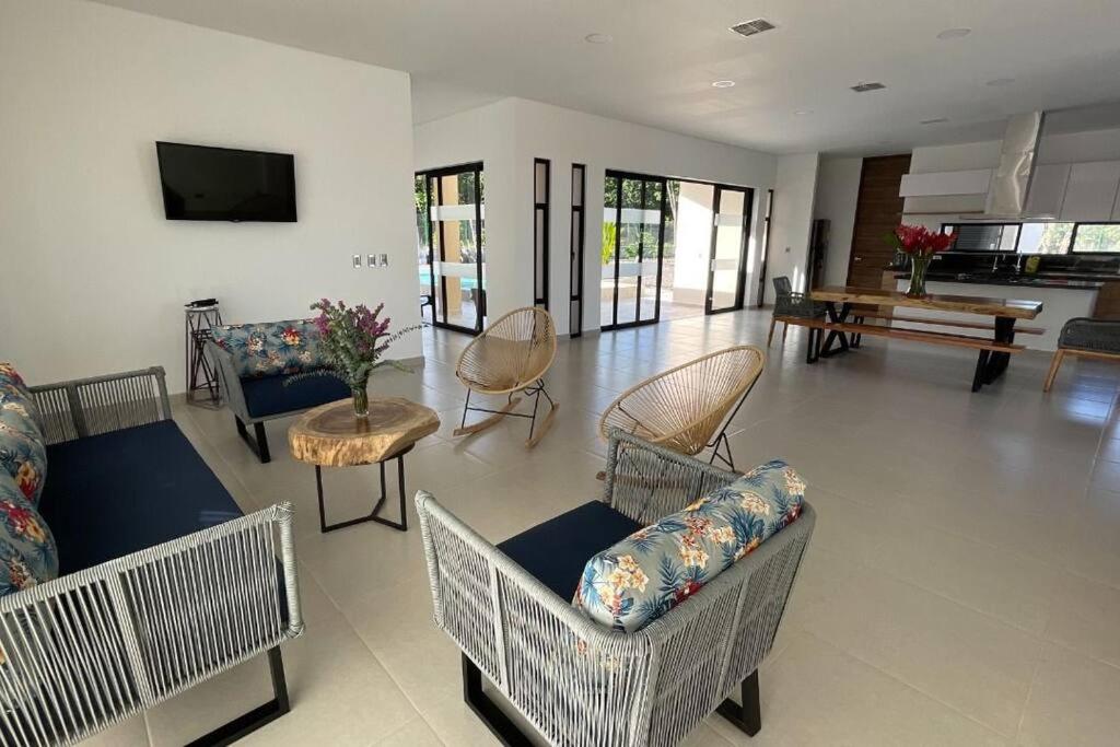 Three-Bedroom Villa photo 2