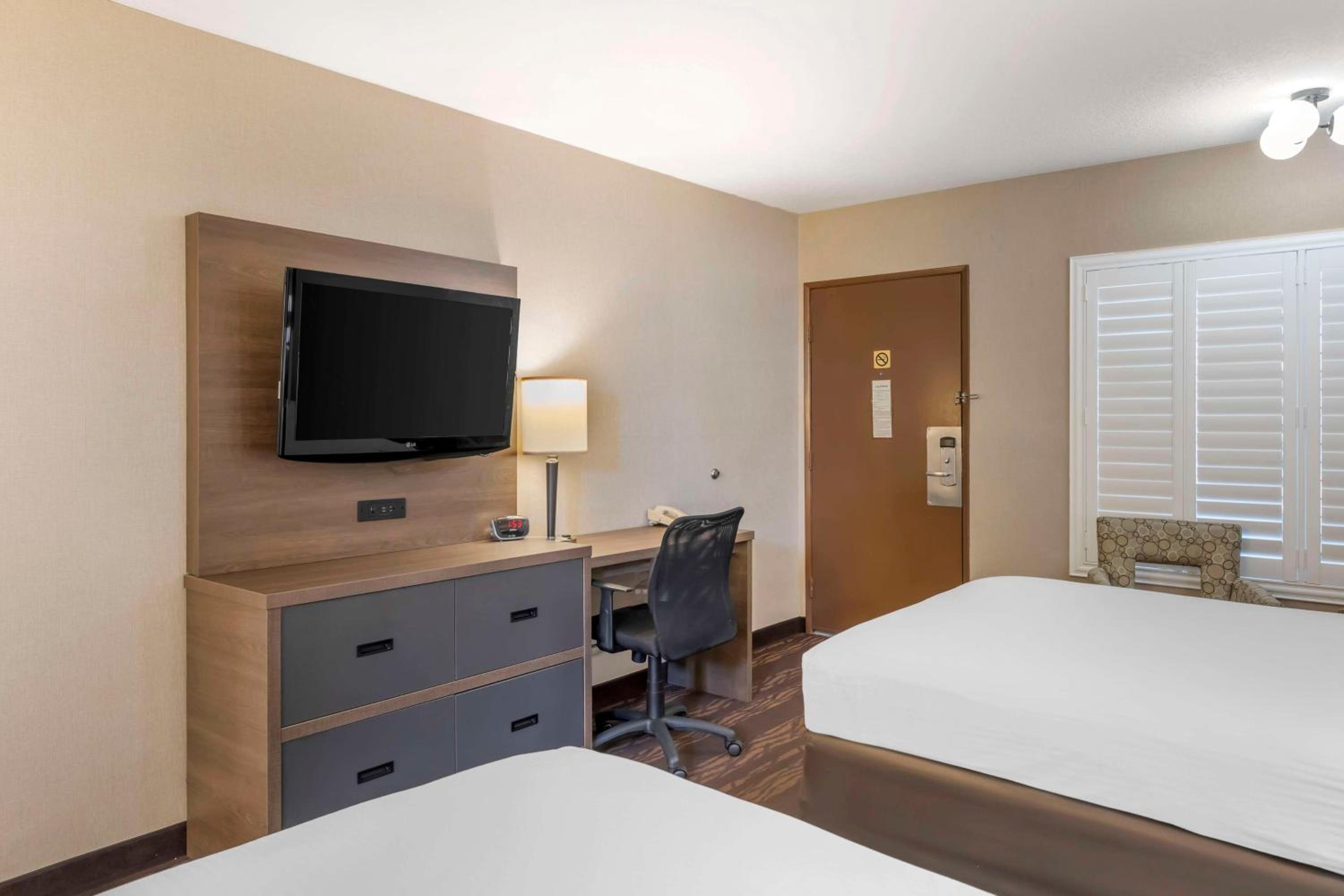 Double Room with Two Double Beds - Upper Floor/Non-Smoking - Photo 2