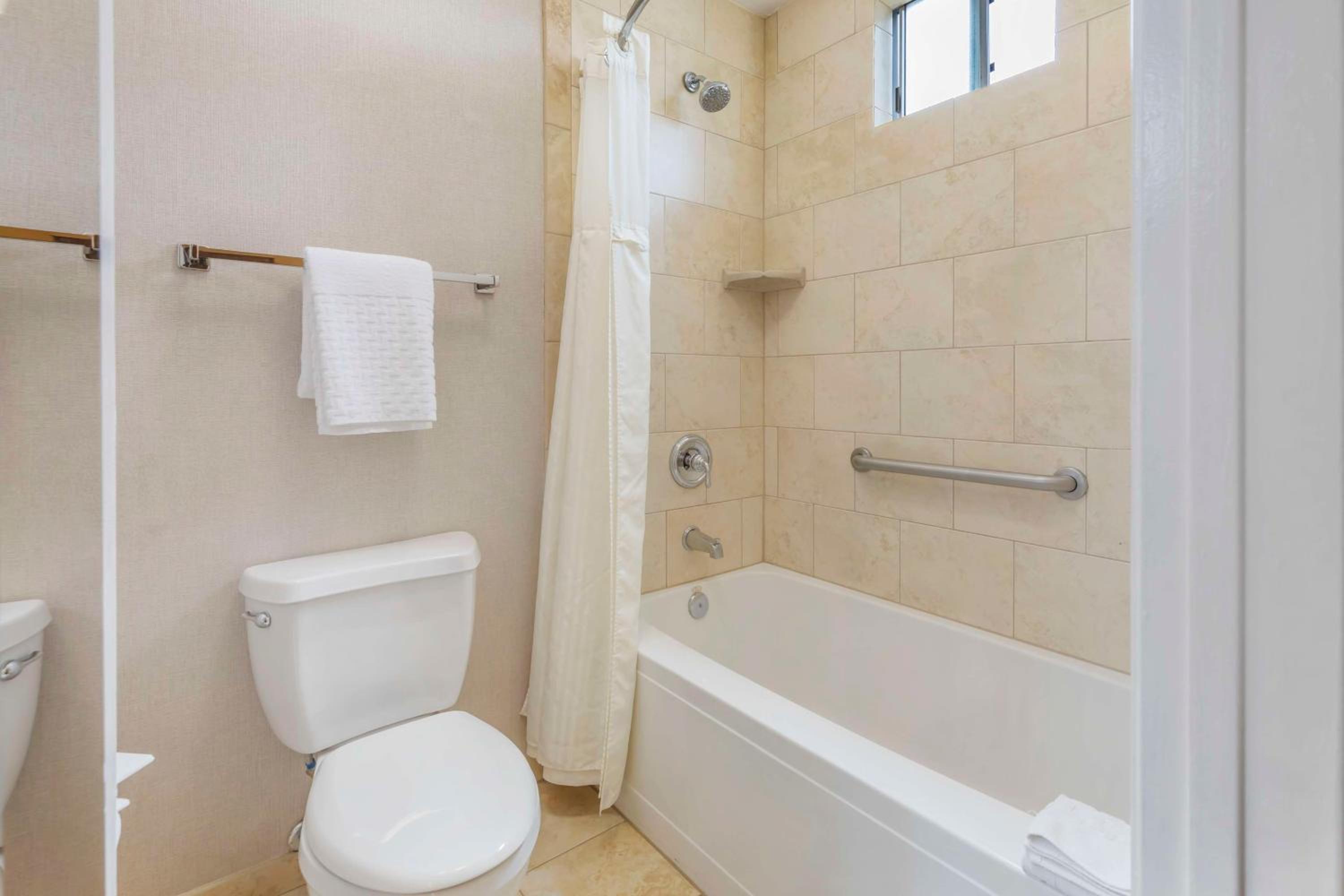 Double Room with Two Double Beds - Upper Floor/Non-Smoking - Photo 4