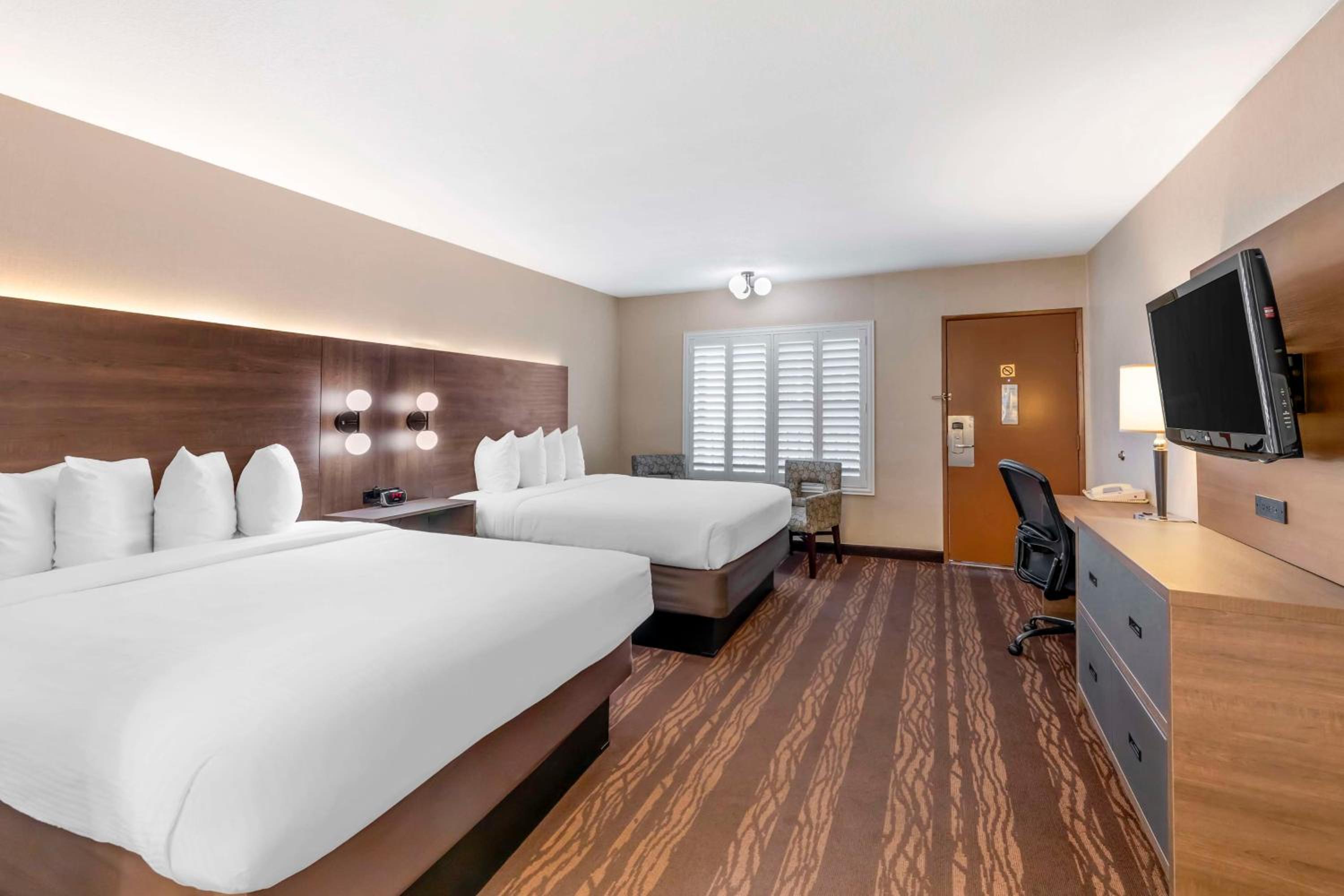 Queen Room with Two Queen Beds - Upper Floor/Non-Smoking - Photo 4