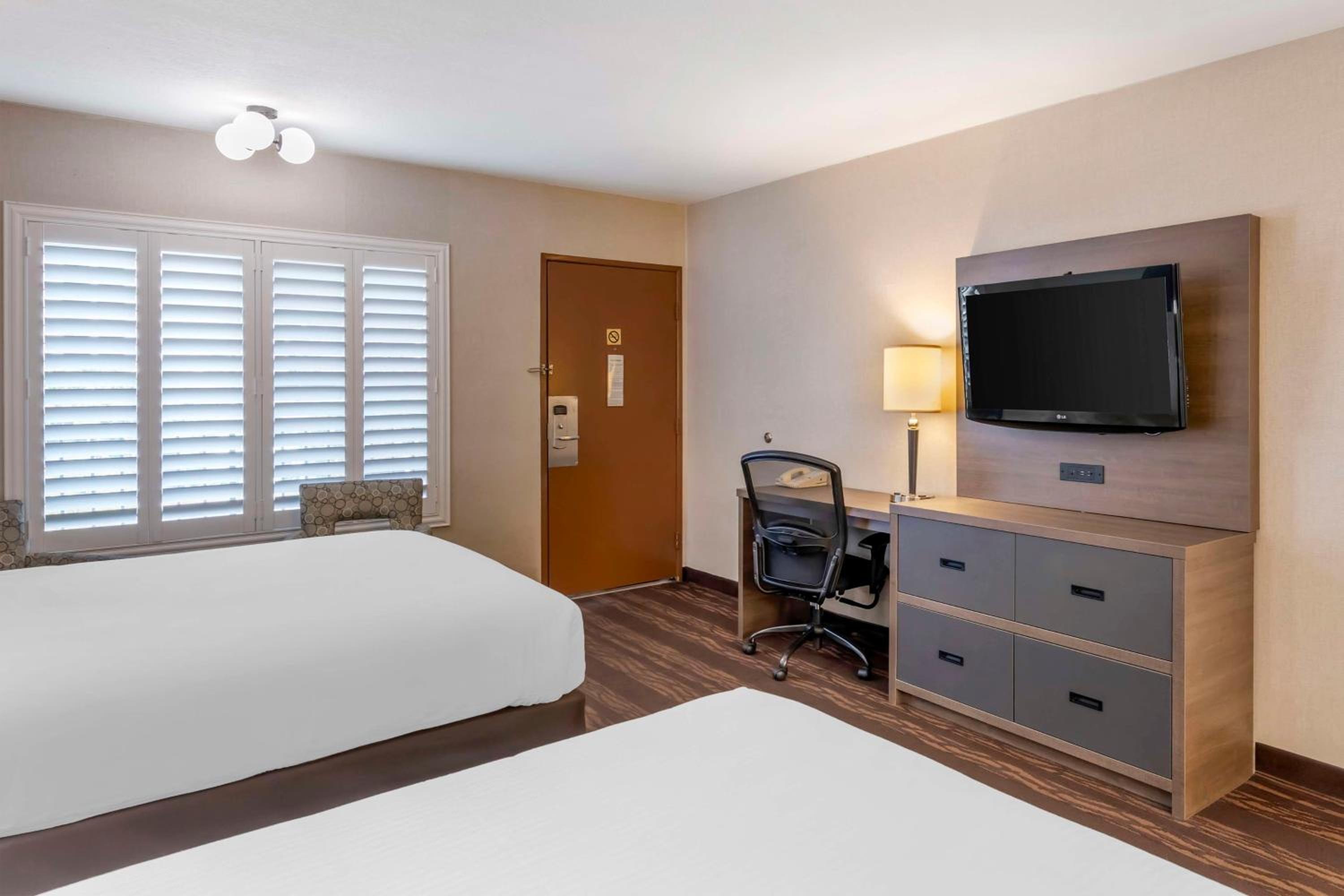 Double Room with Two Double Beds - Upper Floor/Non-Smoking - Photo 3