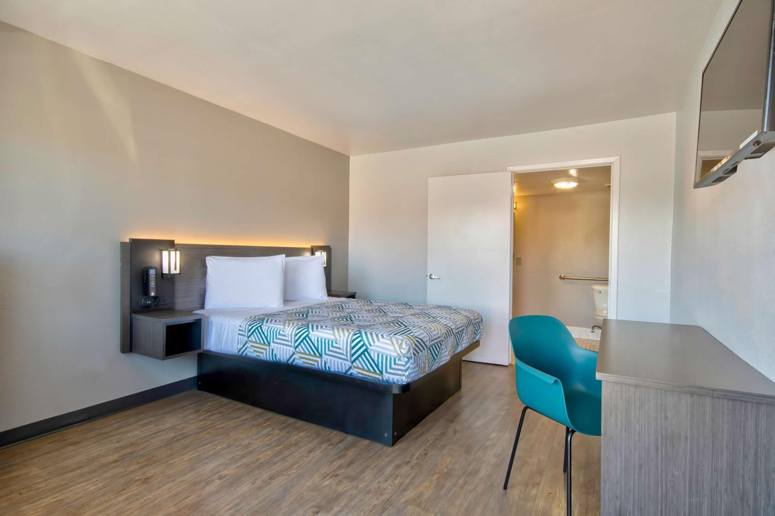 Double Room - Disability Access photo 2