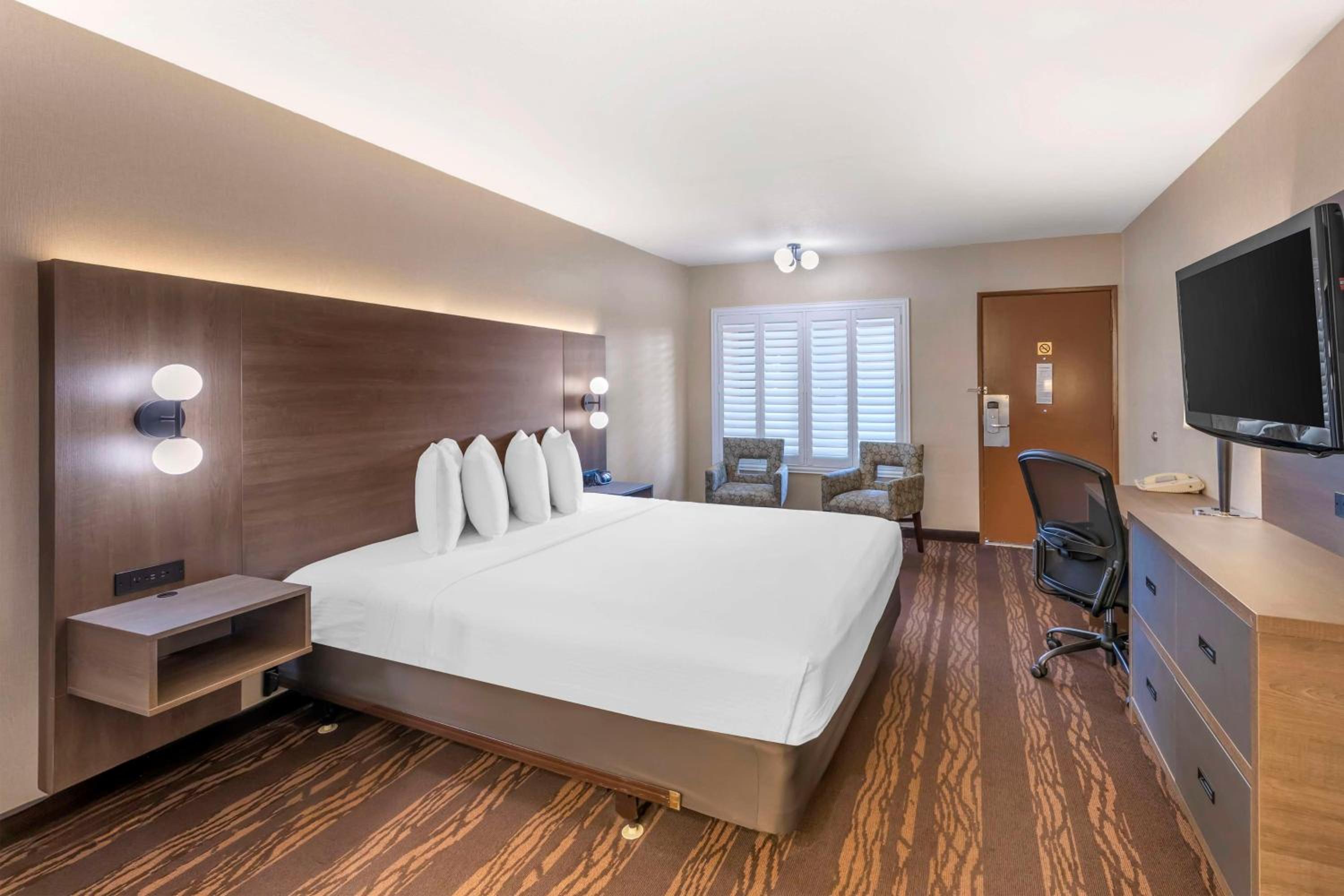 King Room - Upper Floor/Non-Smoking - Photo 4