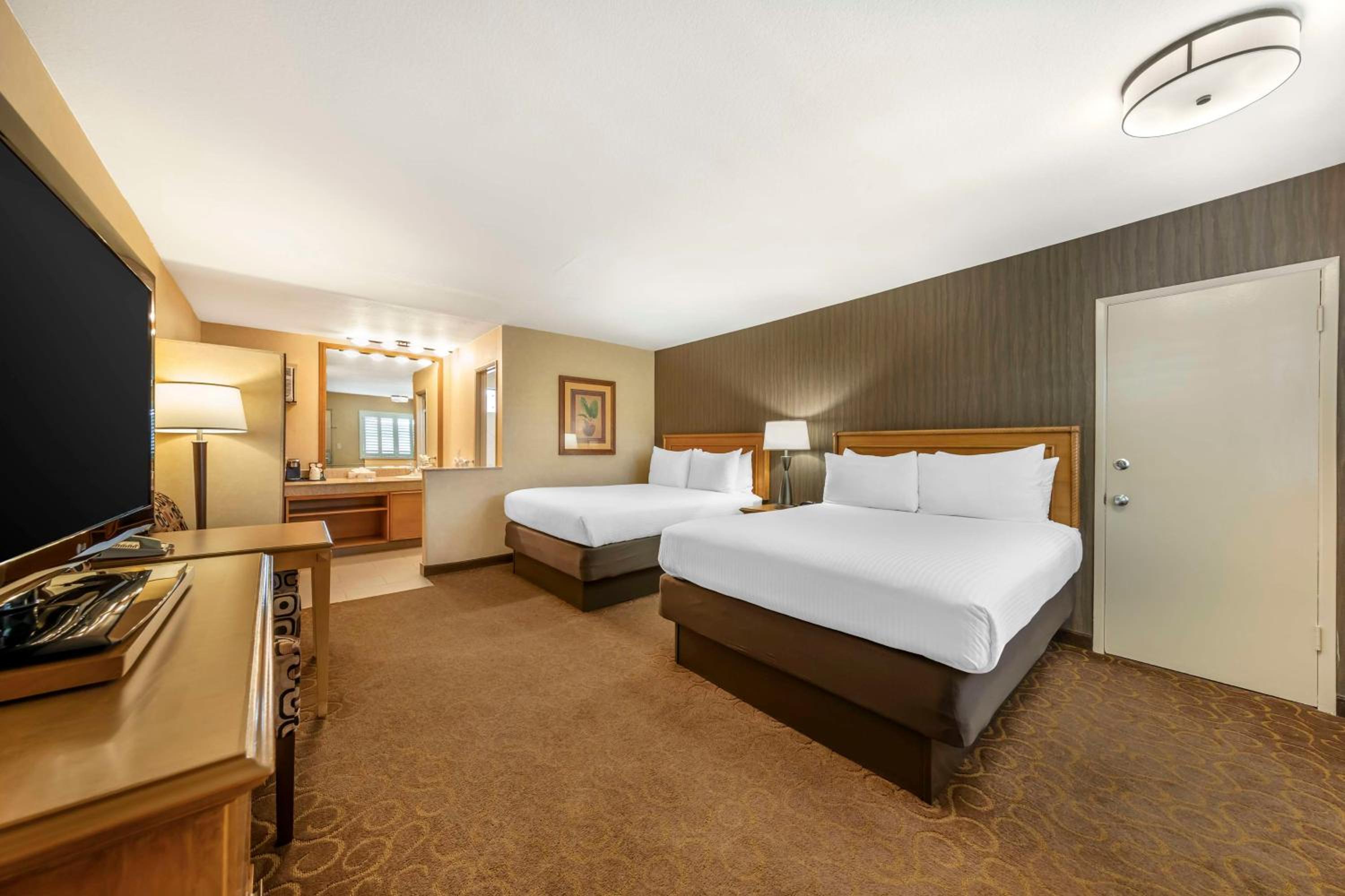 Double Room with Two Double Beds - Non-Smoking - Photo 7