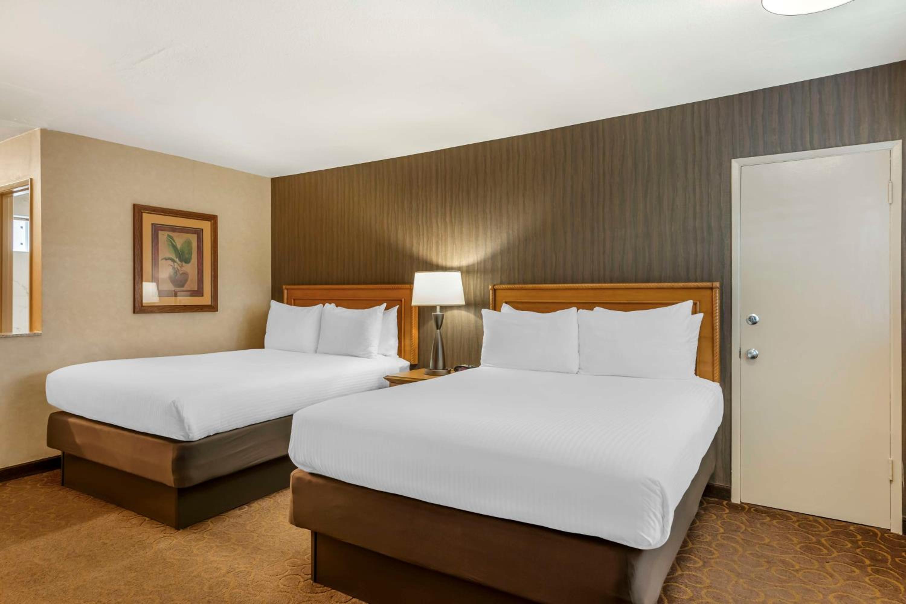 Double Room with Two Double Beds - Non-Smoking - Photo 6
