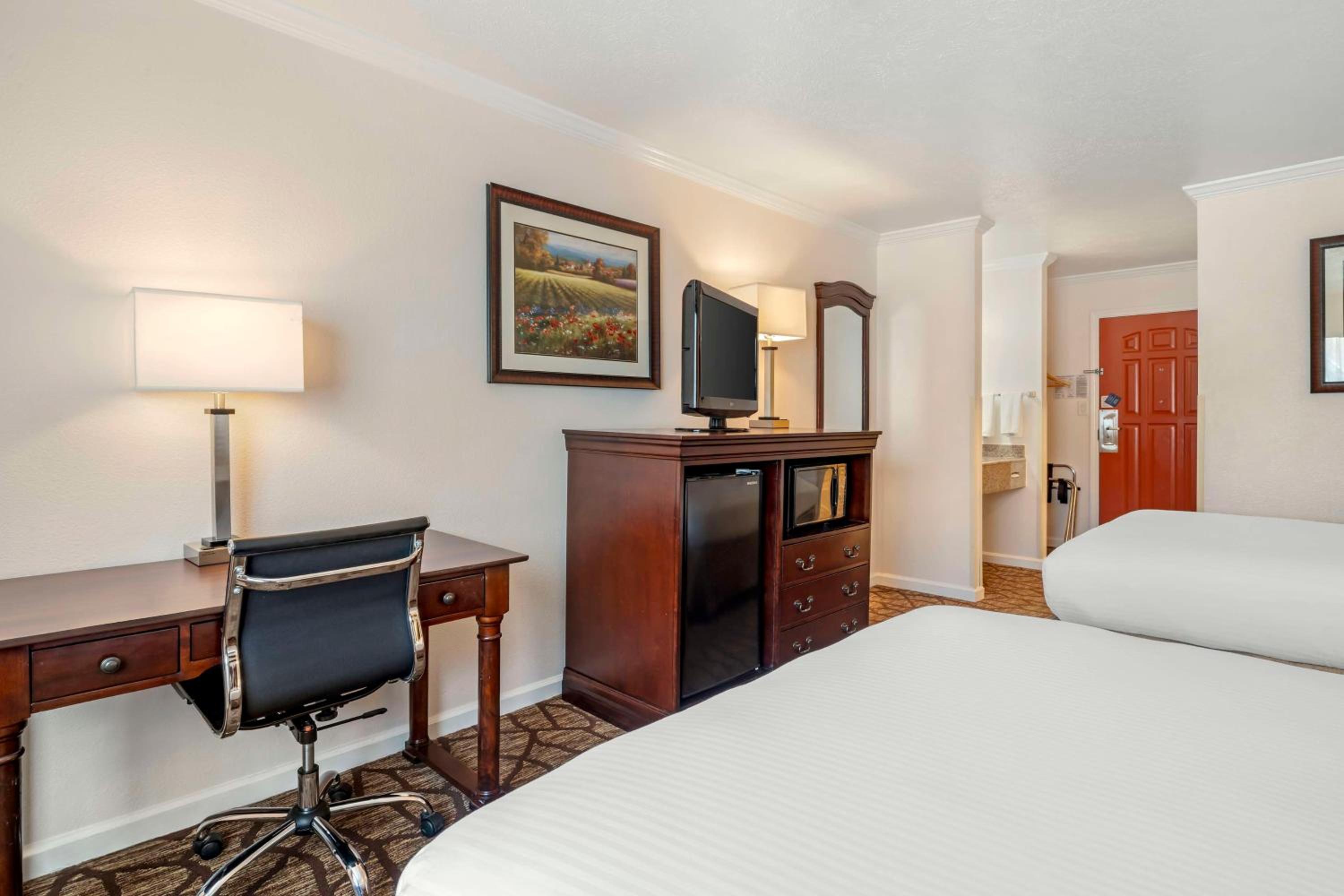 Queen Room with Two Queen Beds - Non-Smoking - Photo 1