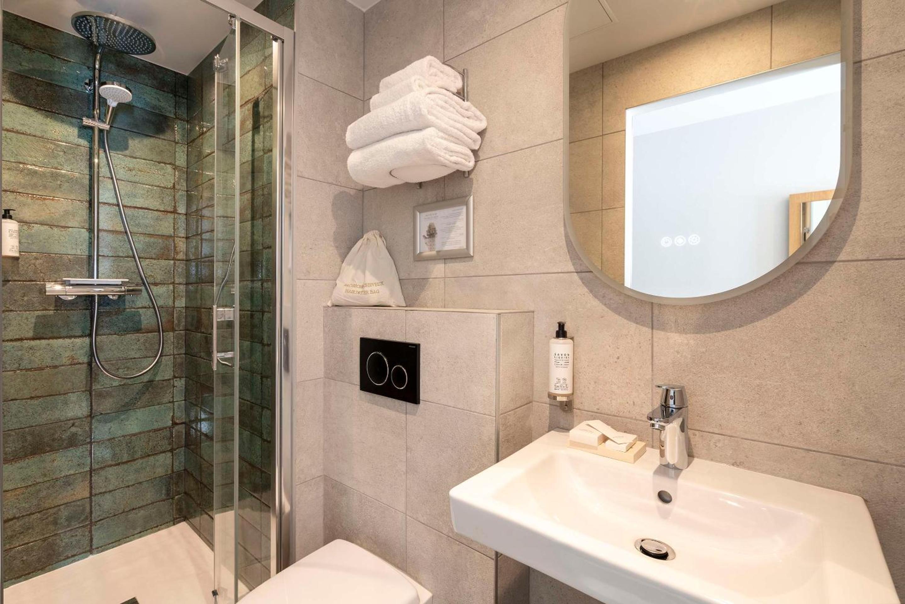 Standard Single Room thumbnail 6