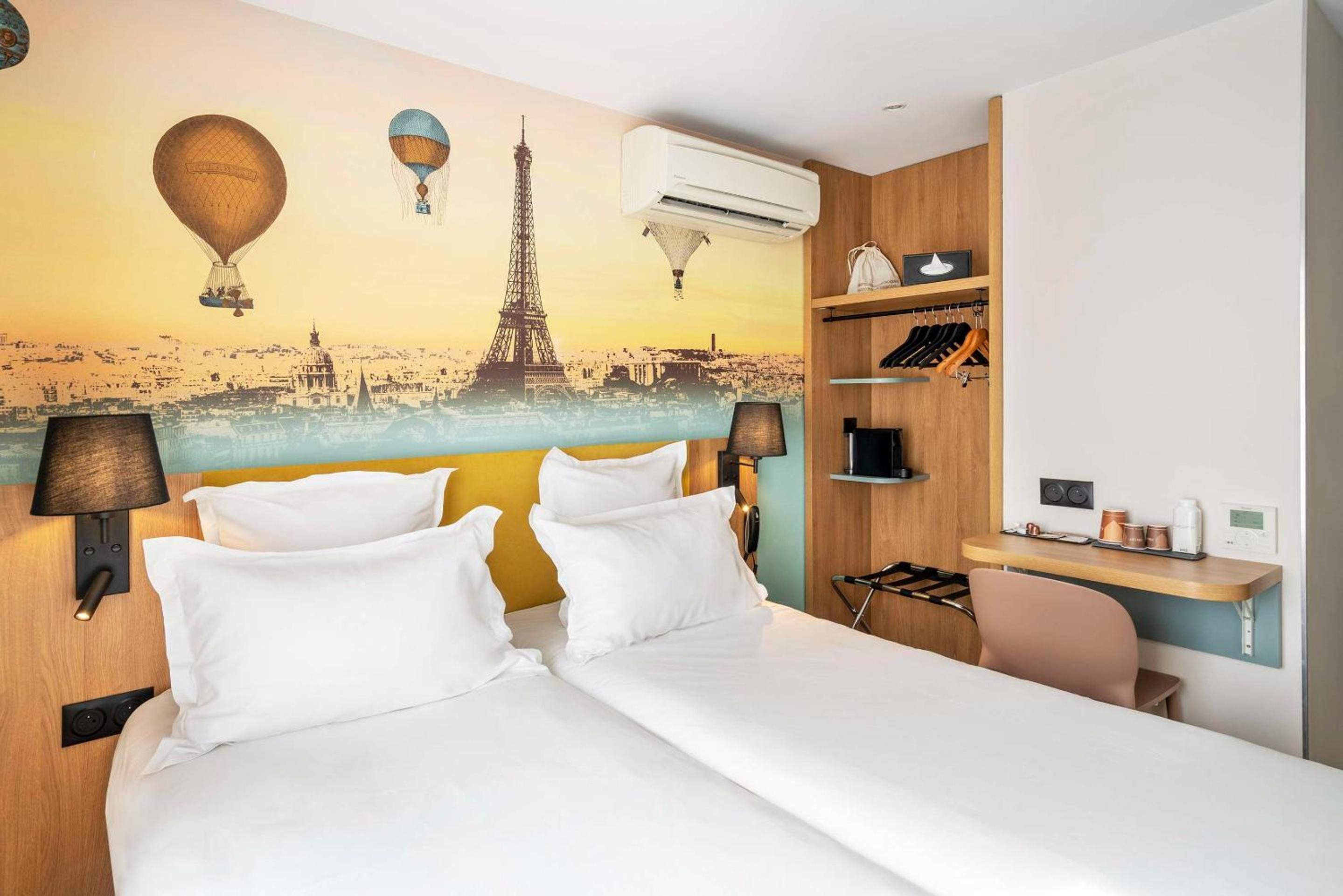 Standard Twin Room thumbnail 5