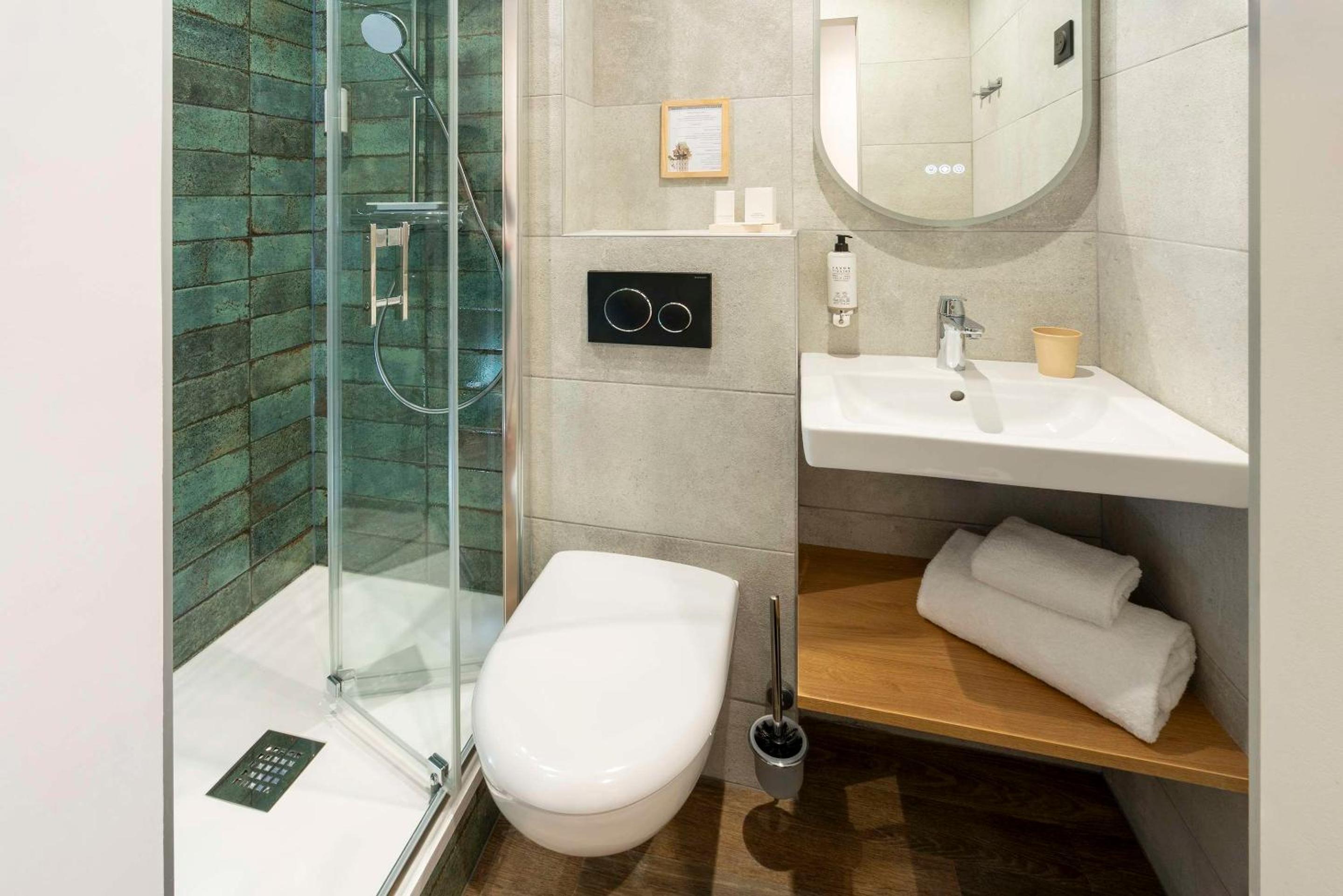 Standard Single Room thumbnail 5