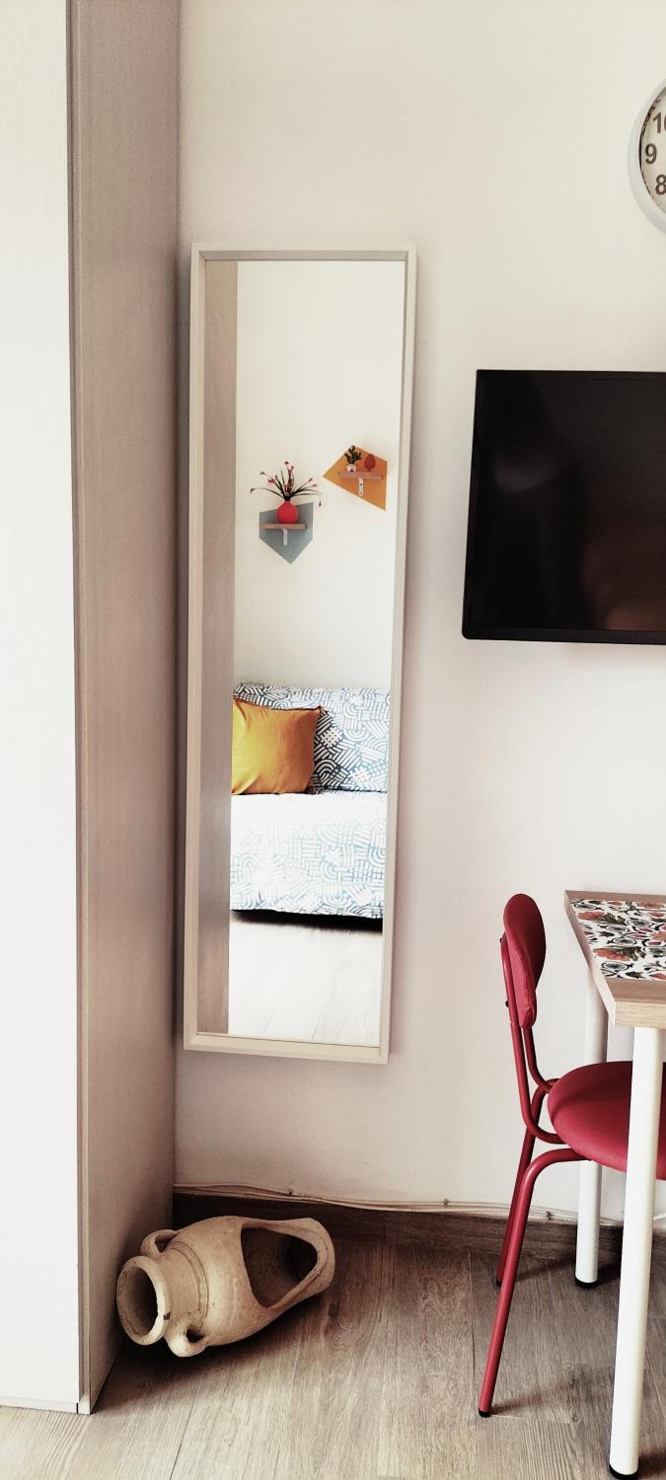 One-Bedroom Apartment with Sea View and Balcony