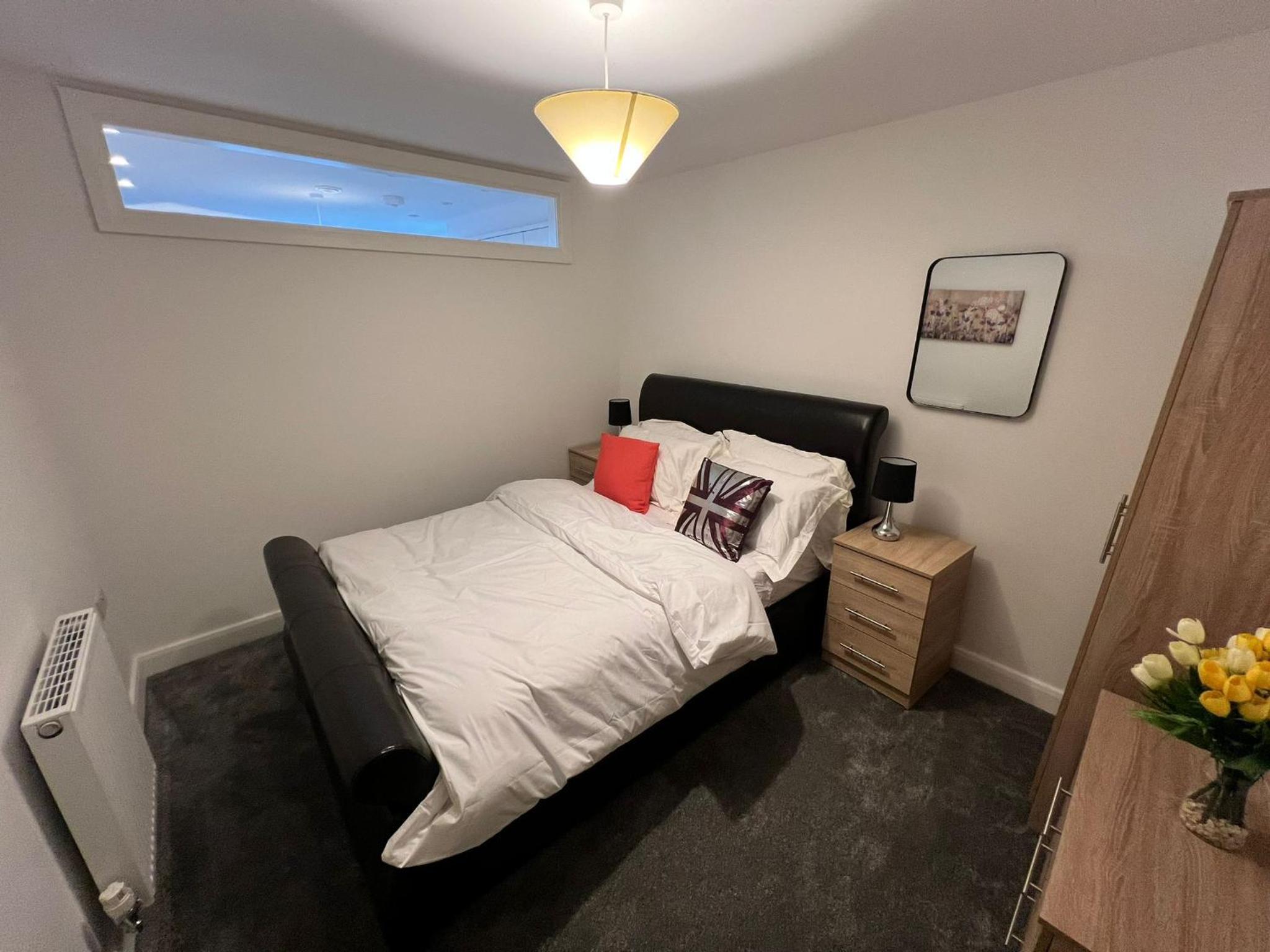 One-Bedroom Apartment photo 1