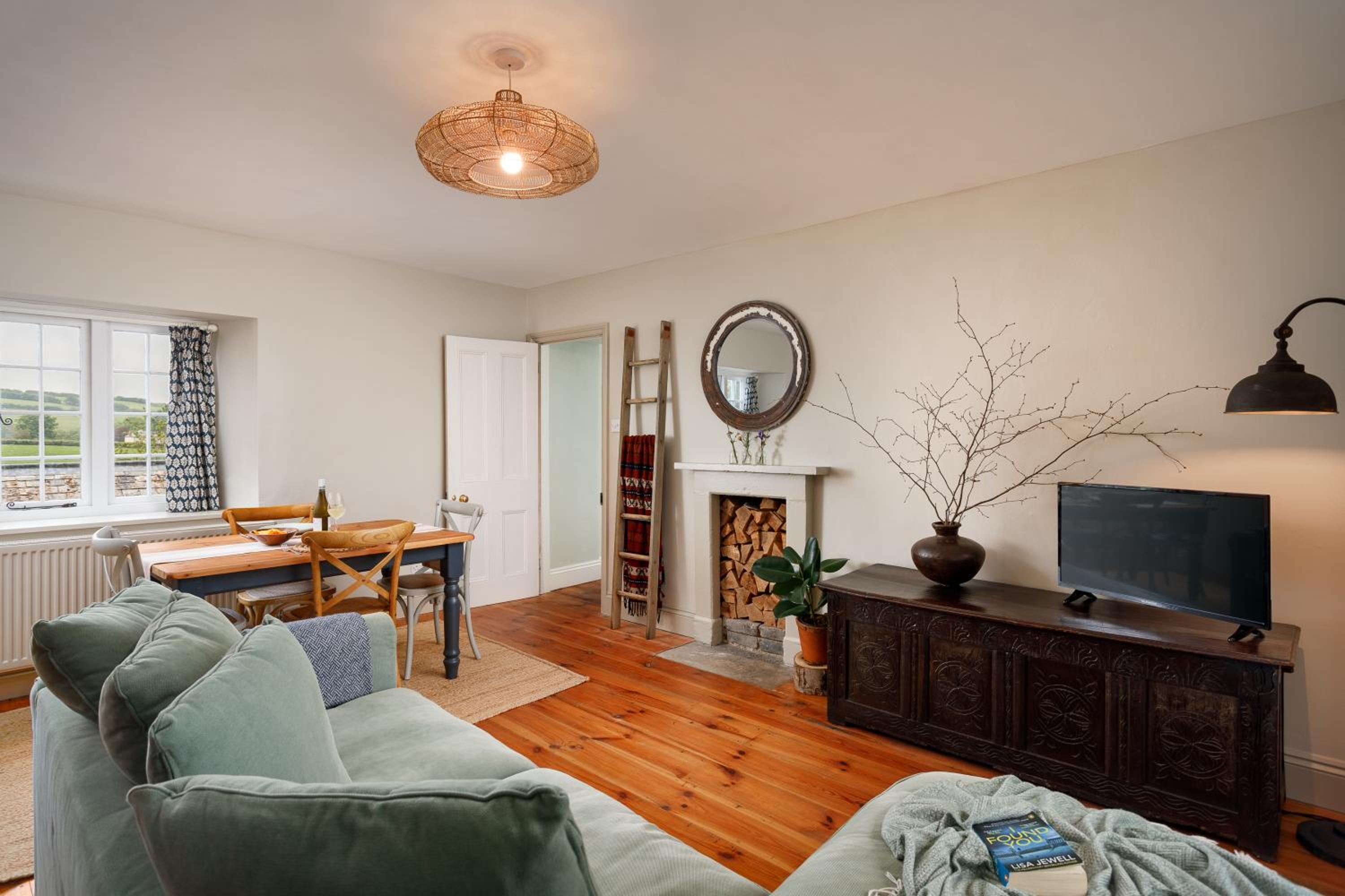 One-Bedroom Apartment photo 3