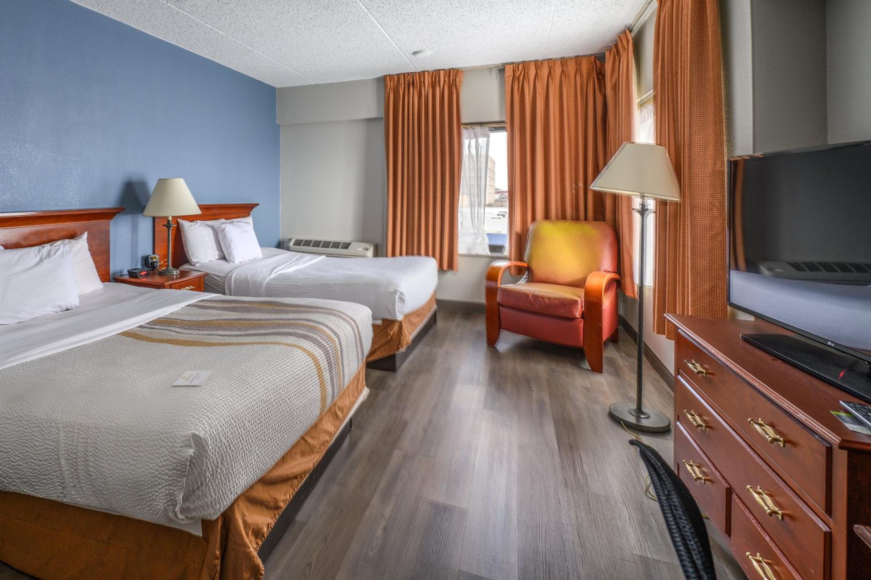 Double Room with Two Double Beds - Photo 3