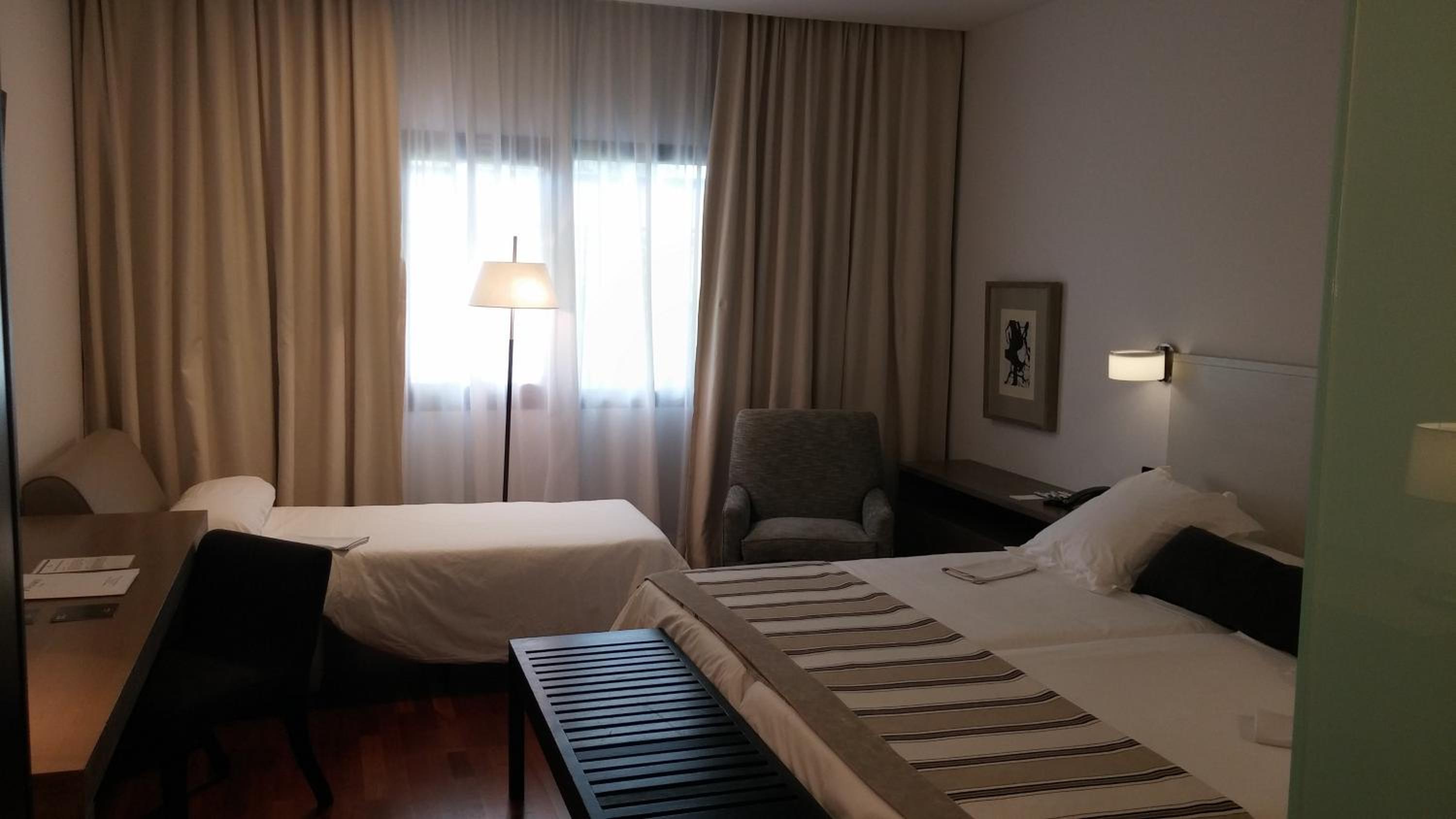 Standar Double Room (2 Adutls+1 Child) - Photo 2