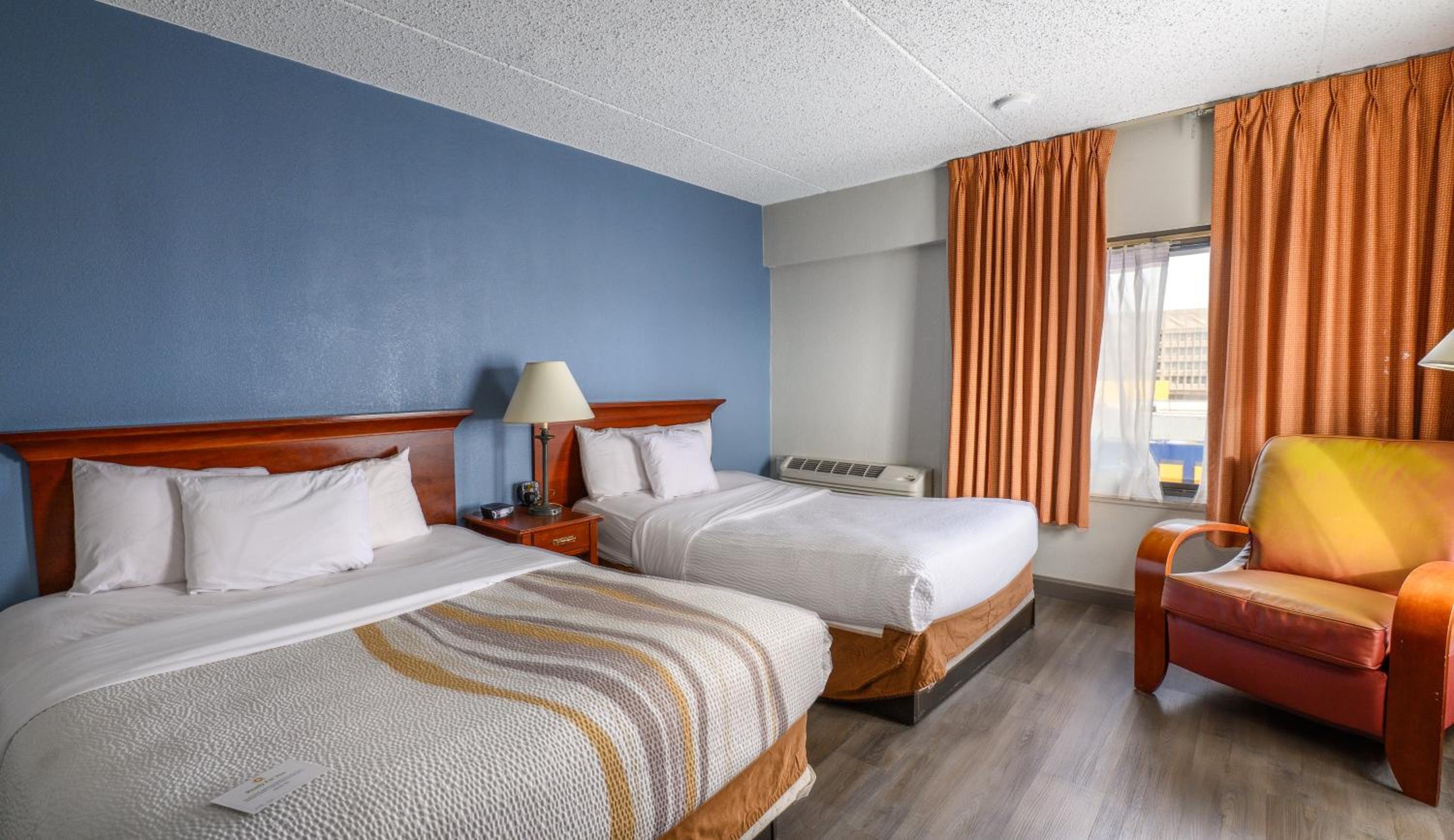 Double Room with Two Double Beds - Photo 2
