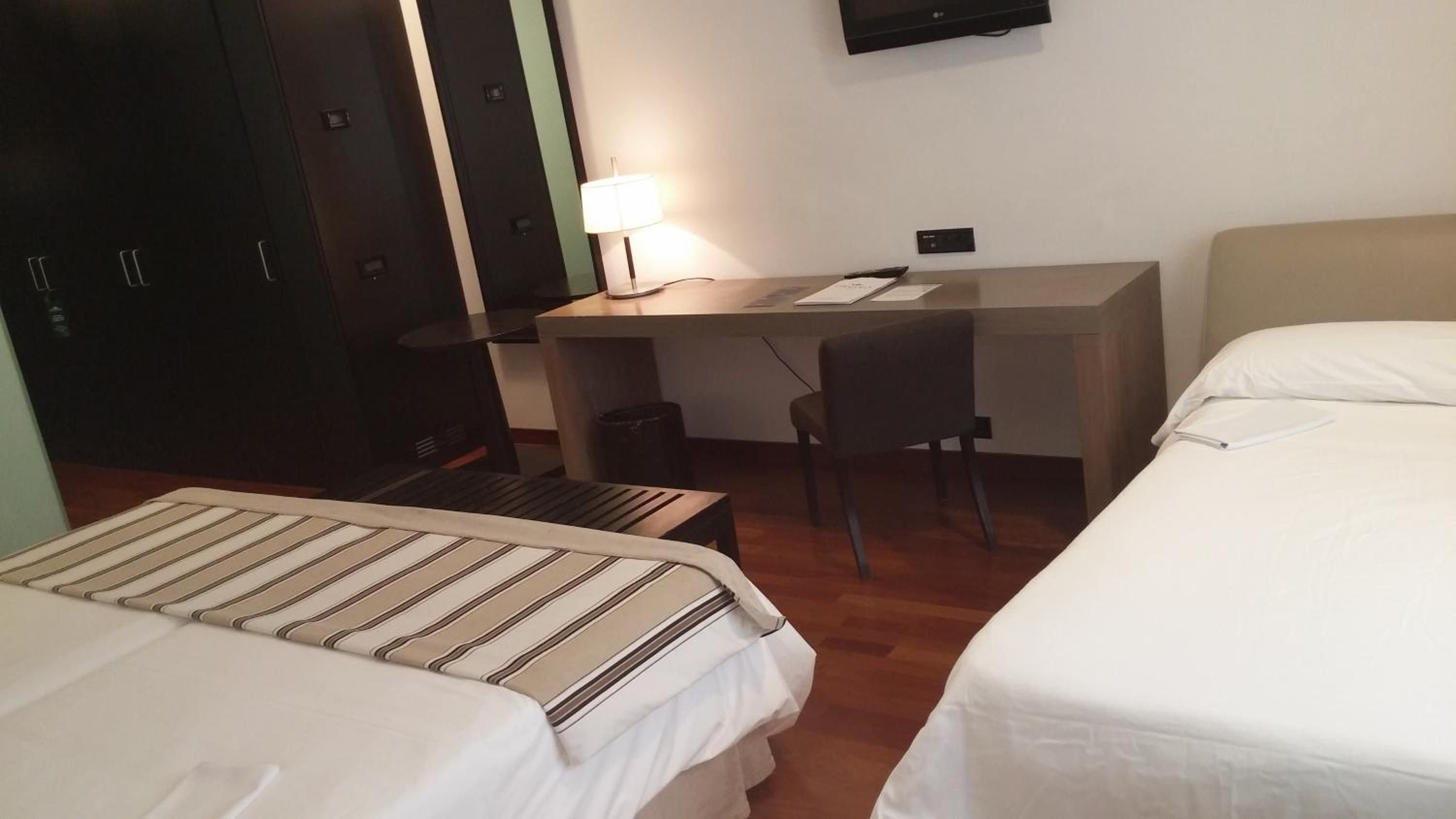Standar Double Room (2 Adutls+1 Child) - Photo 14