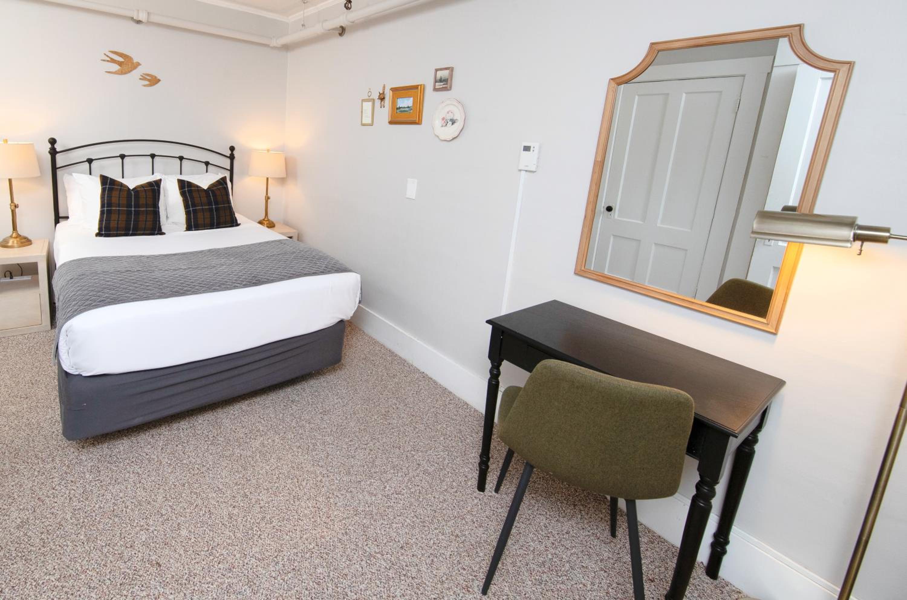 Small Double Room photo 2