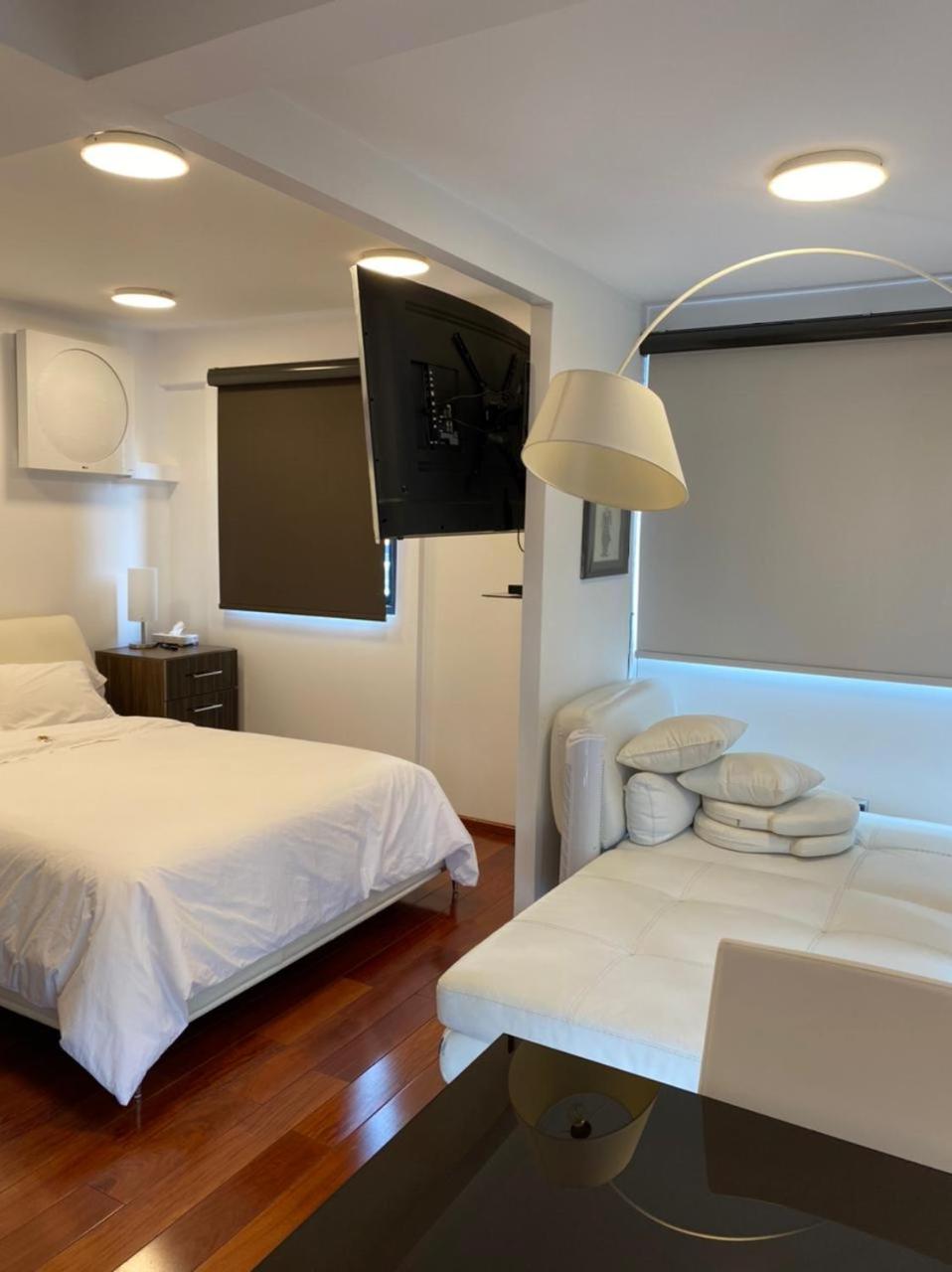 Deluxe One-Bedroom Apartment with City View photo 1