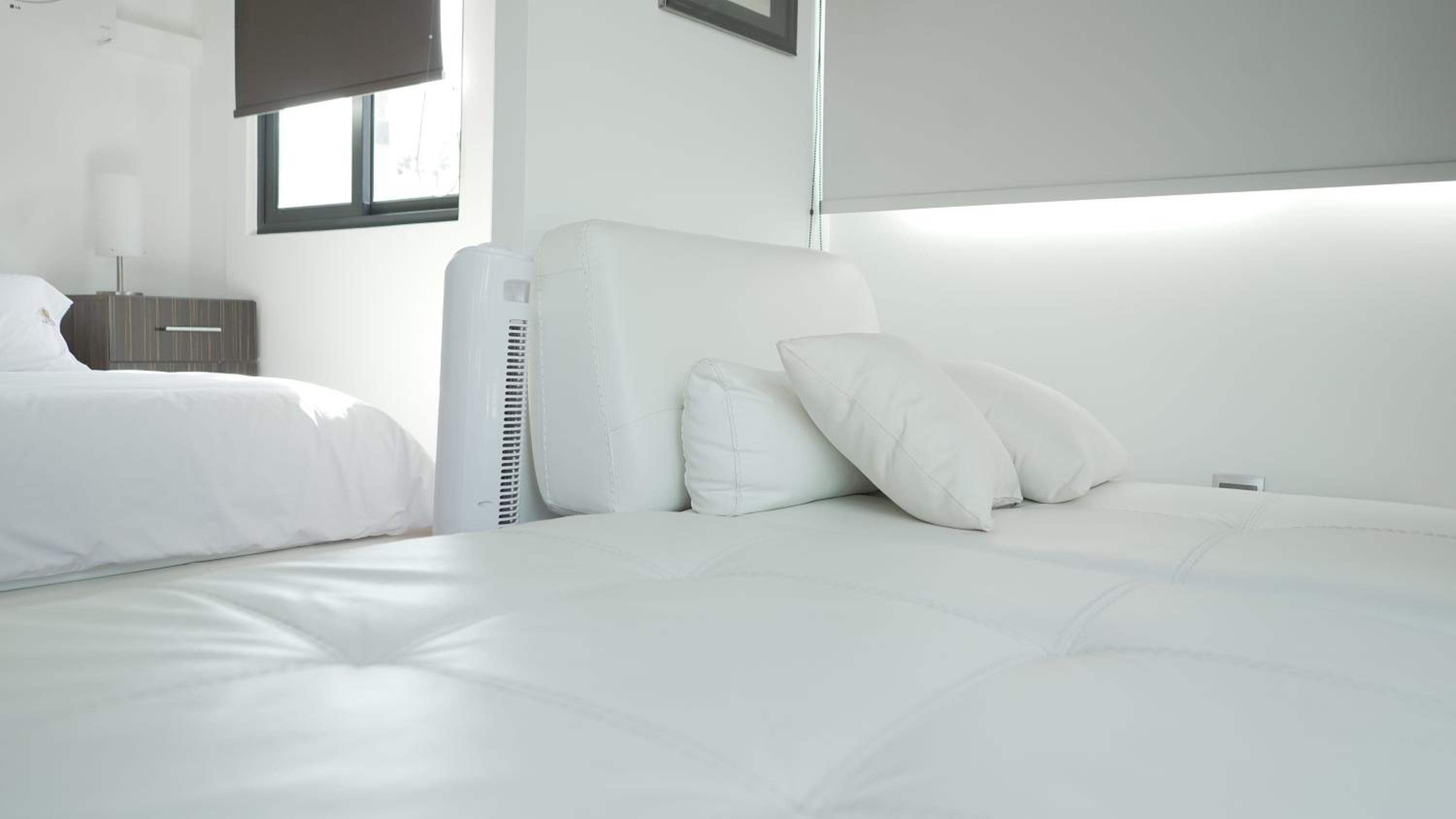 Deluxe One-Bedroom Apartment with City View photo 2