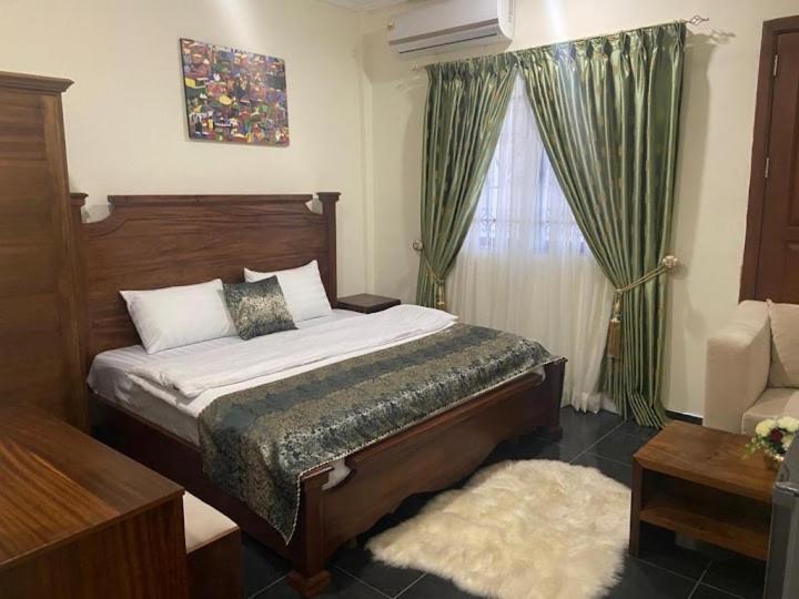 Deluxe Double Room (1 Adult + 2 Children) photo 2