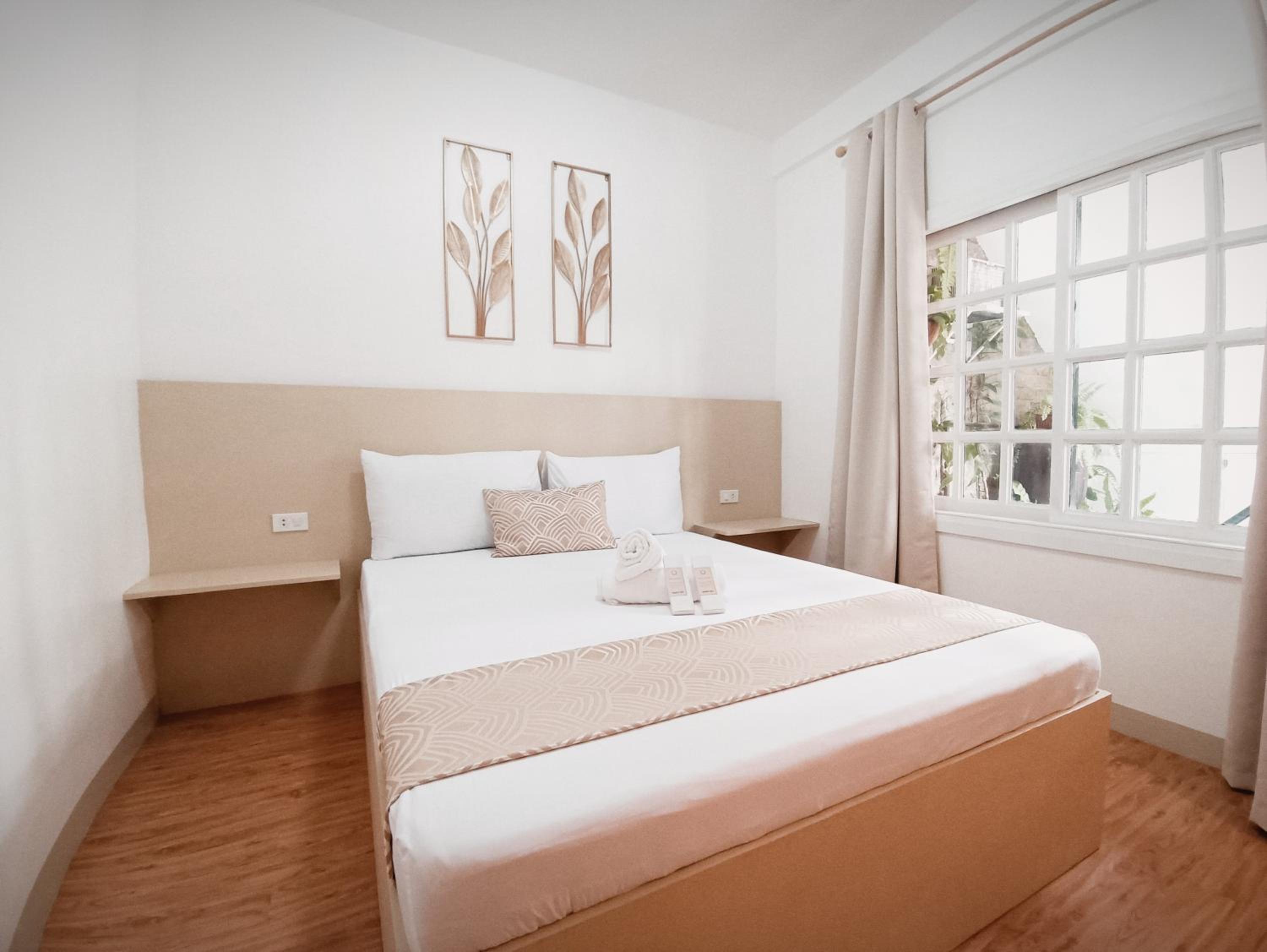 Queen Room with Garden View
