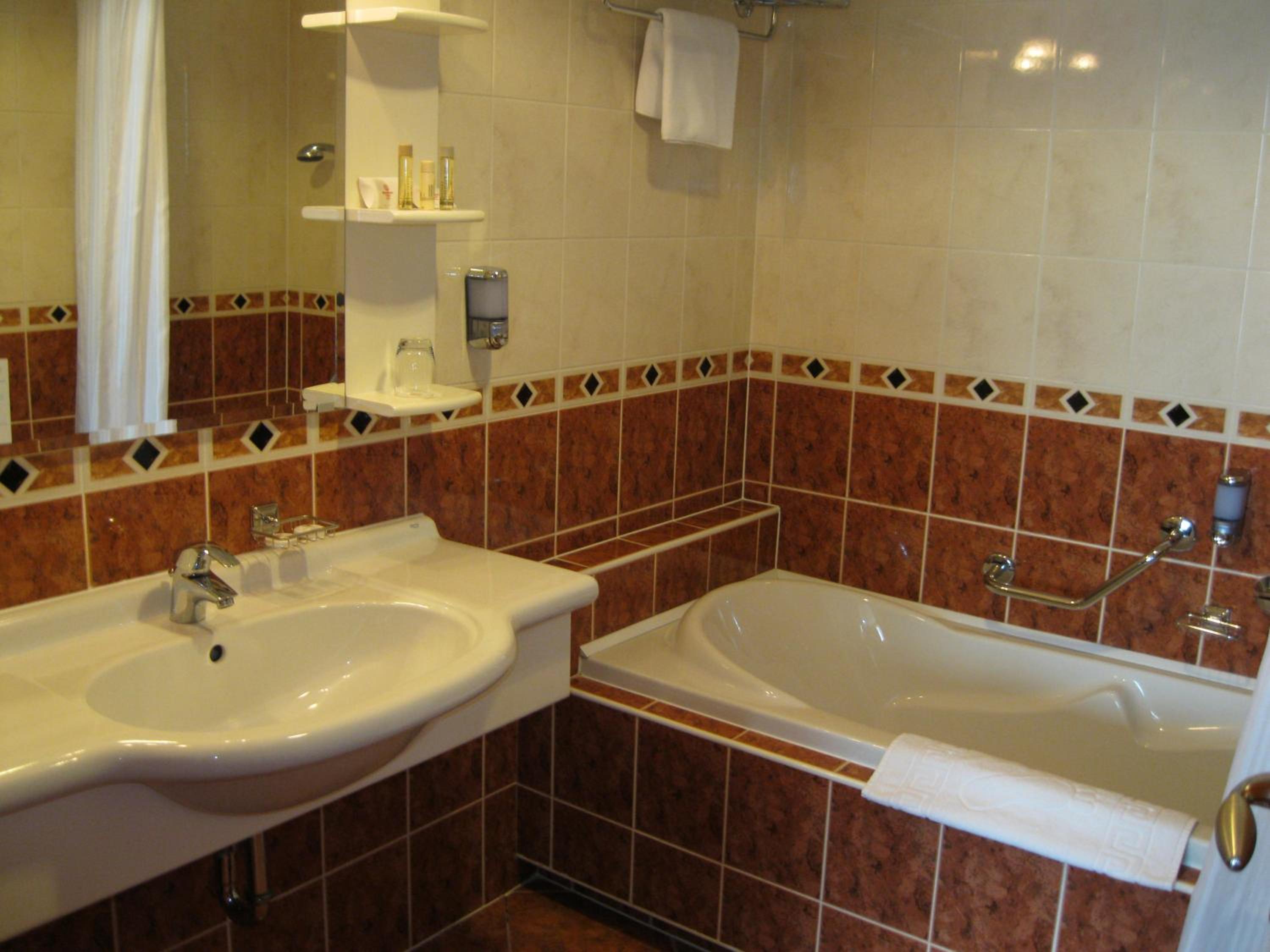 Deluxe Double Room with Extra Bed - Photo 2
