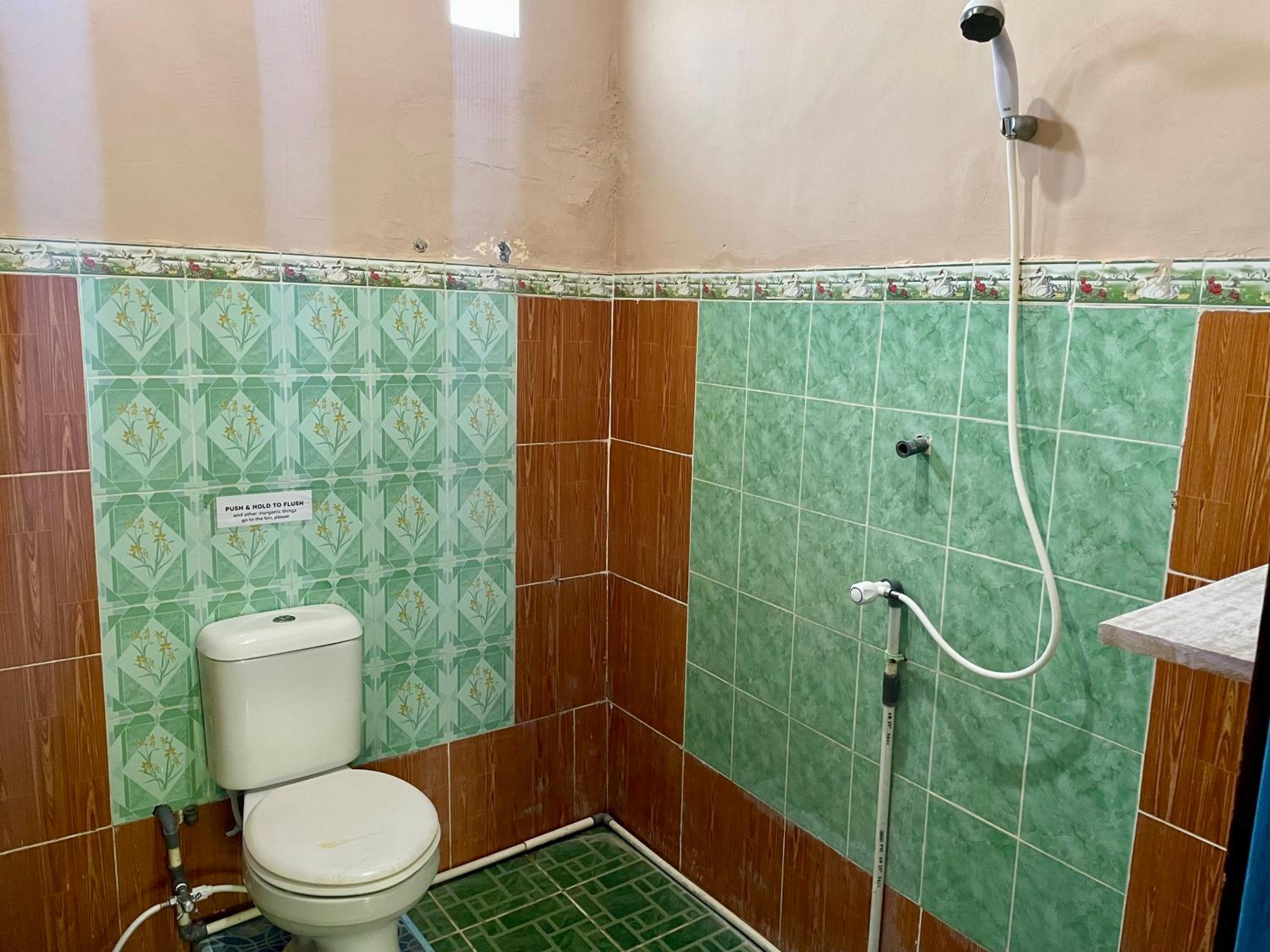 Double Room with Private Bathroom - Photo 4