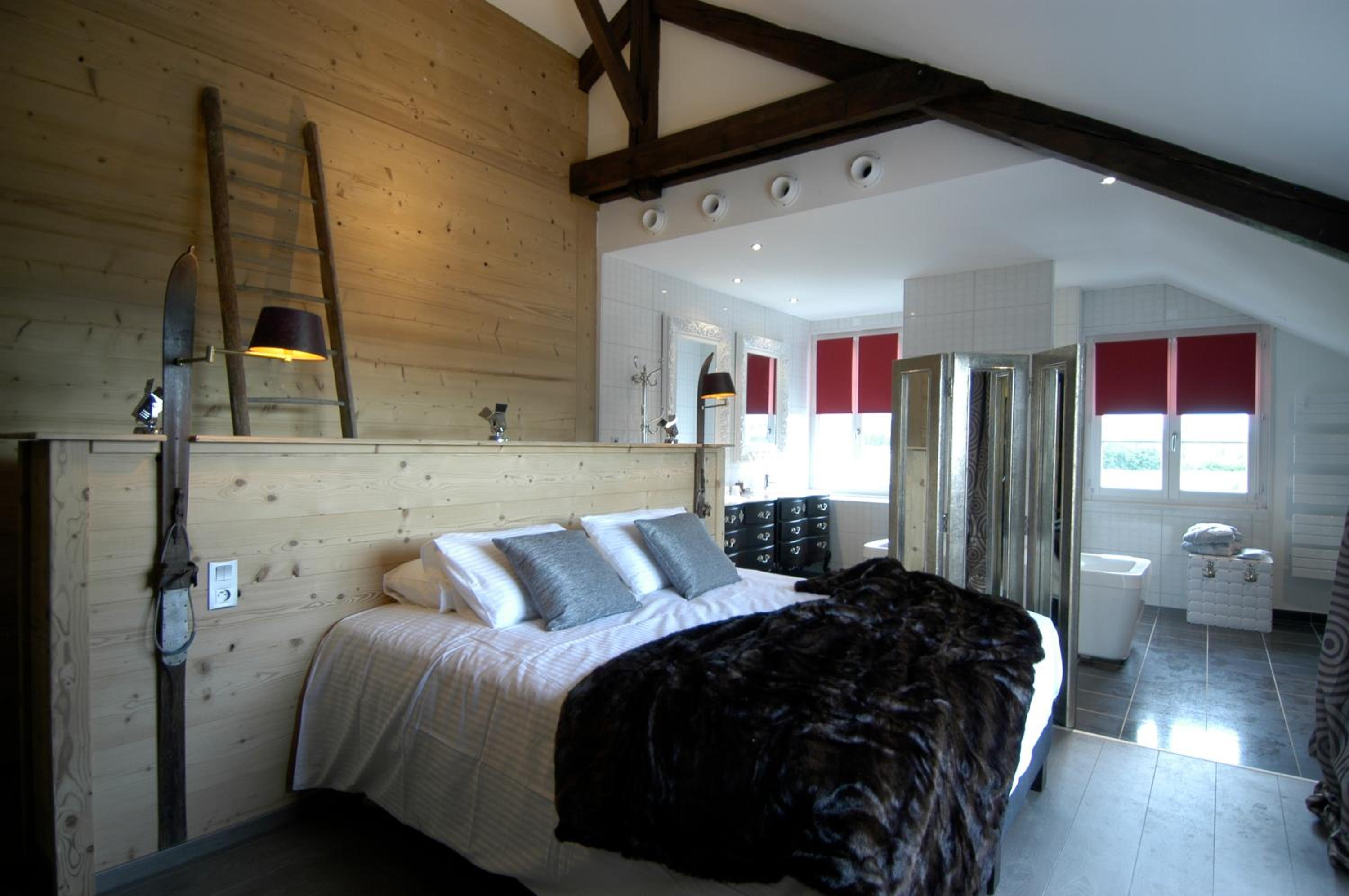 Superior Suite - Photo 3