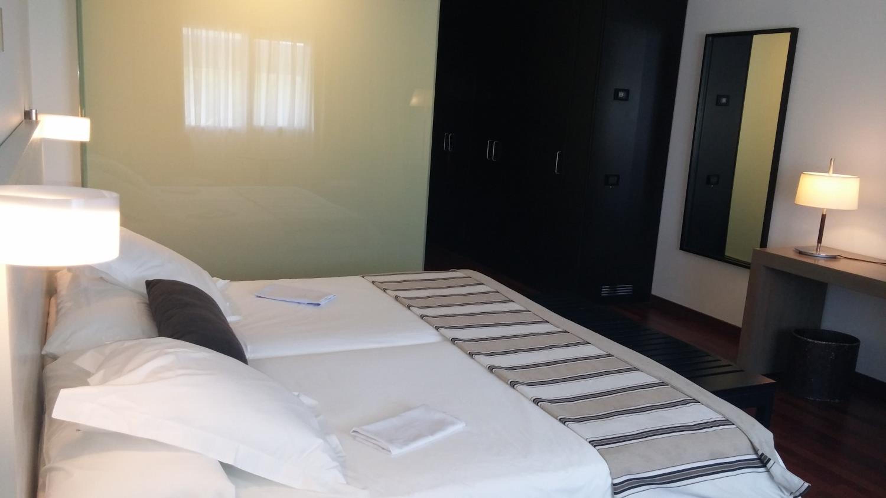 Standard Double Room - Photo 3