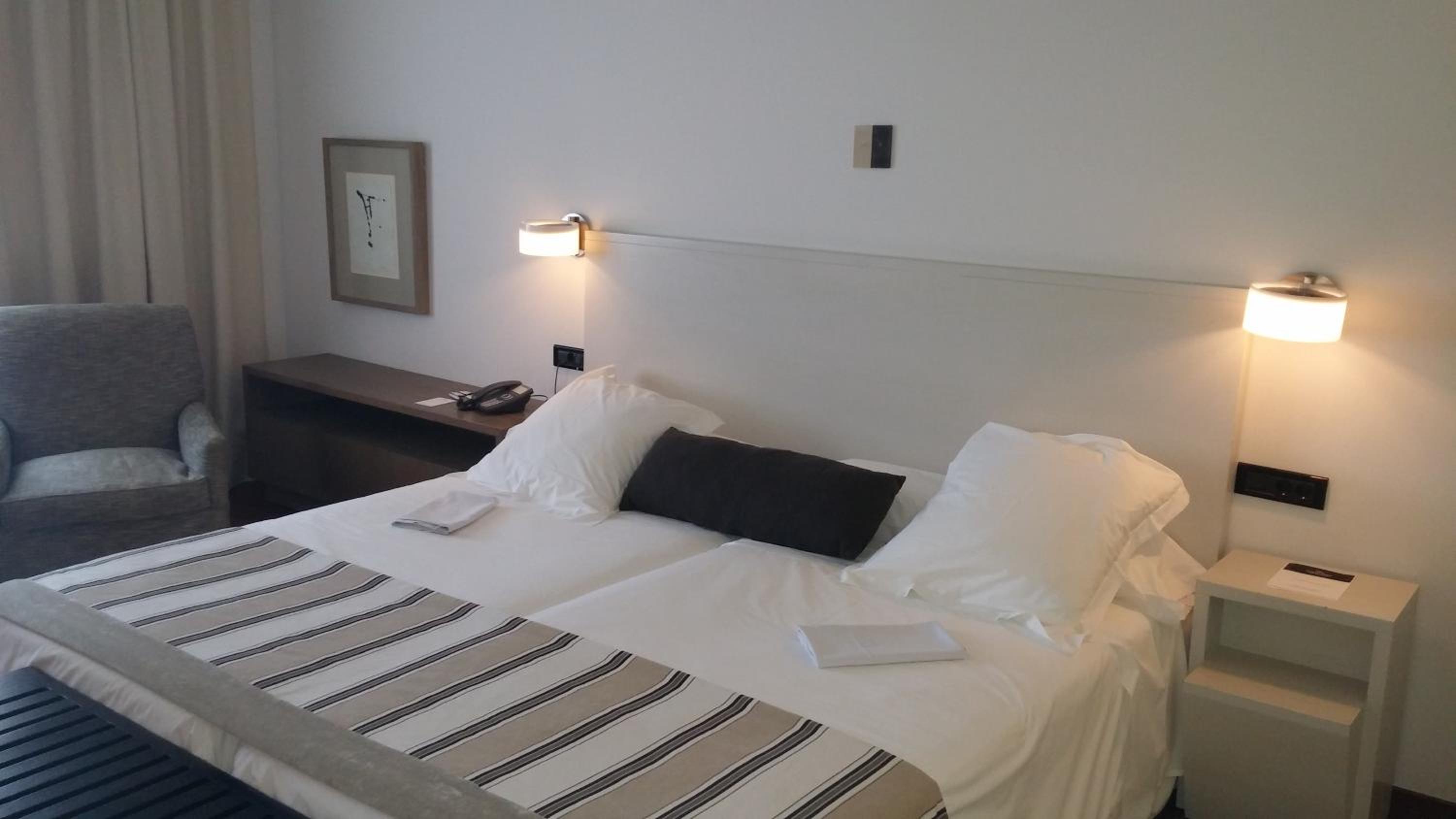 Standard Double Room - Photo 8