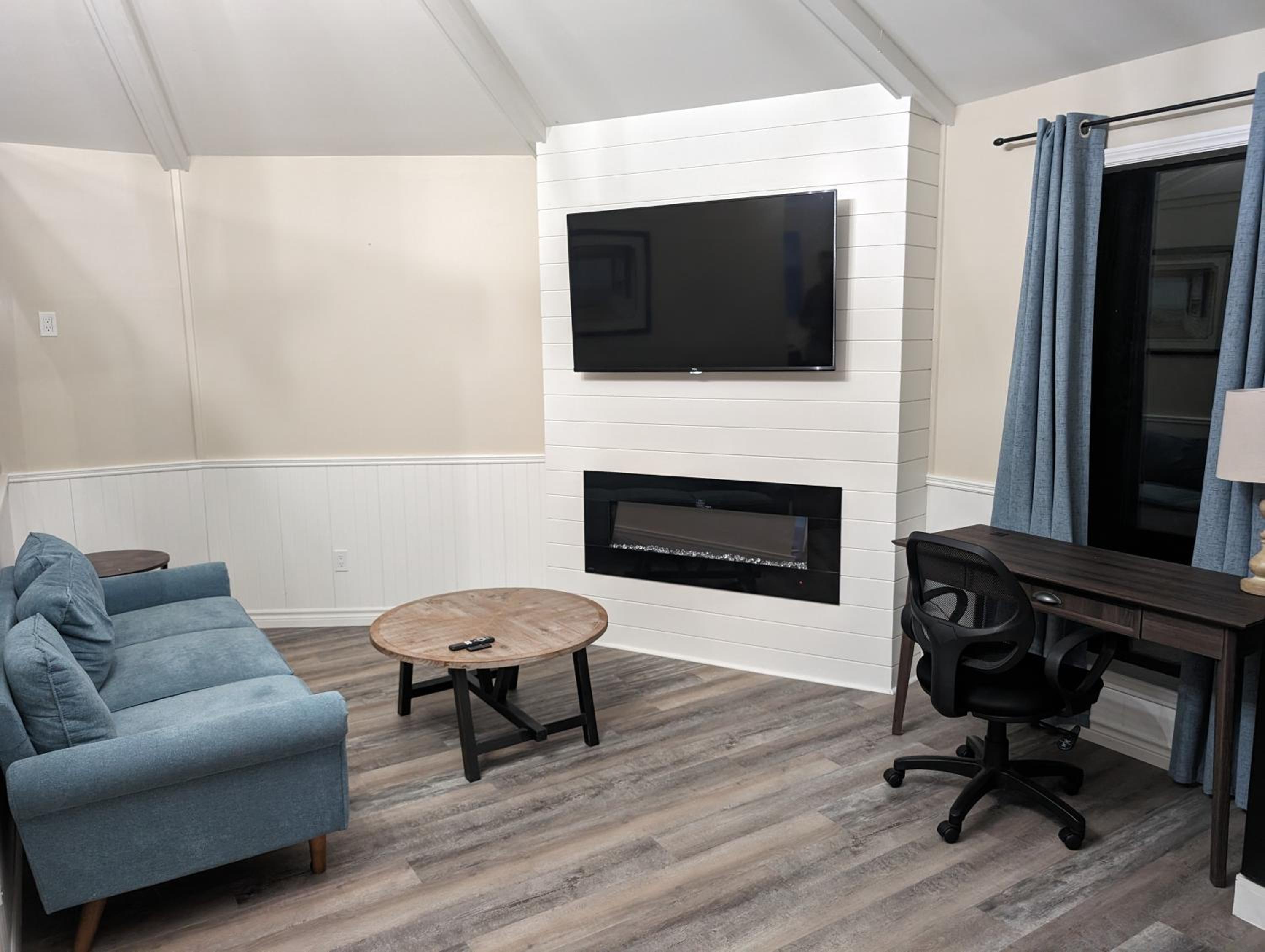 Deluxe King Studio