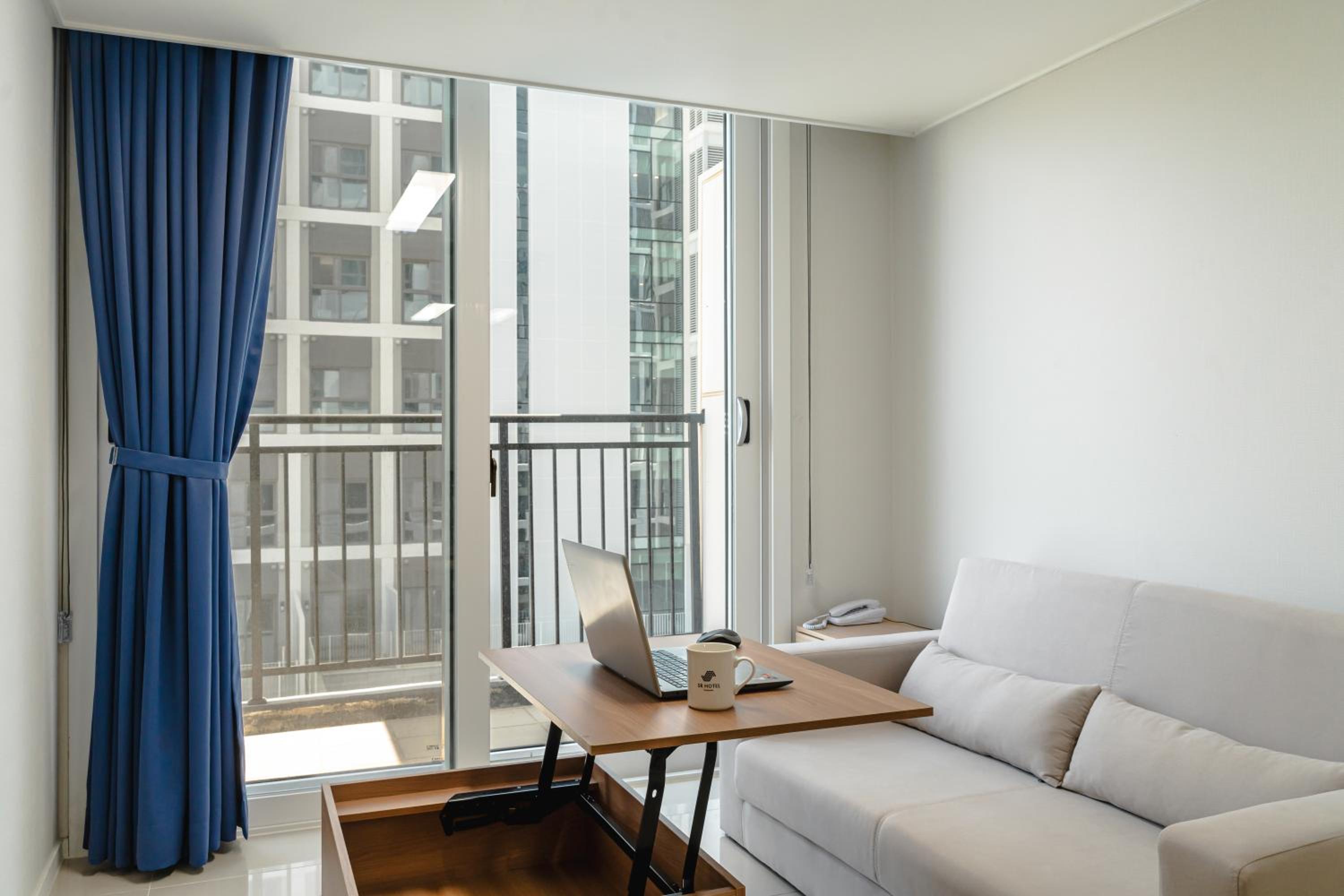 Superior Twin Room with Balcony and City View - Photo 1