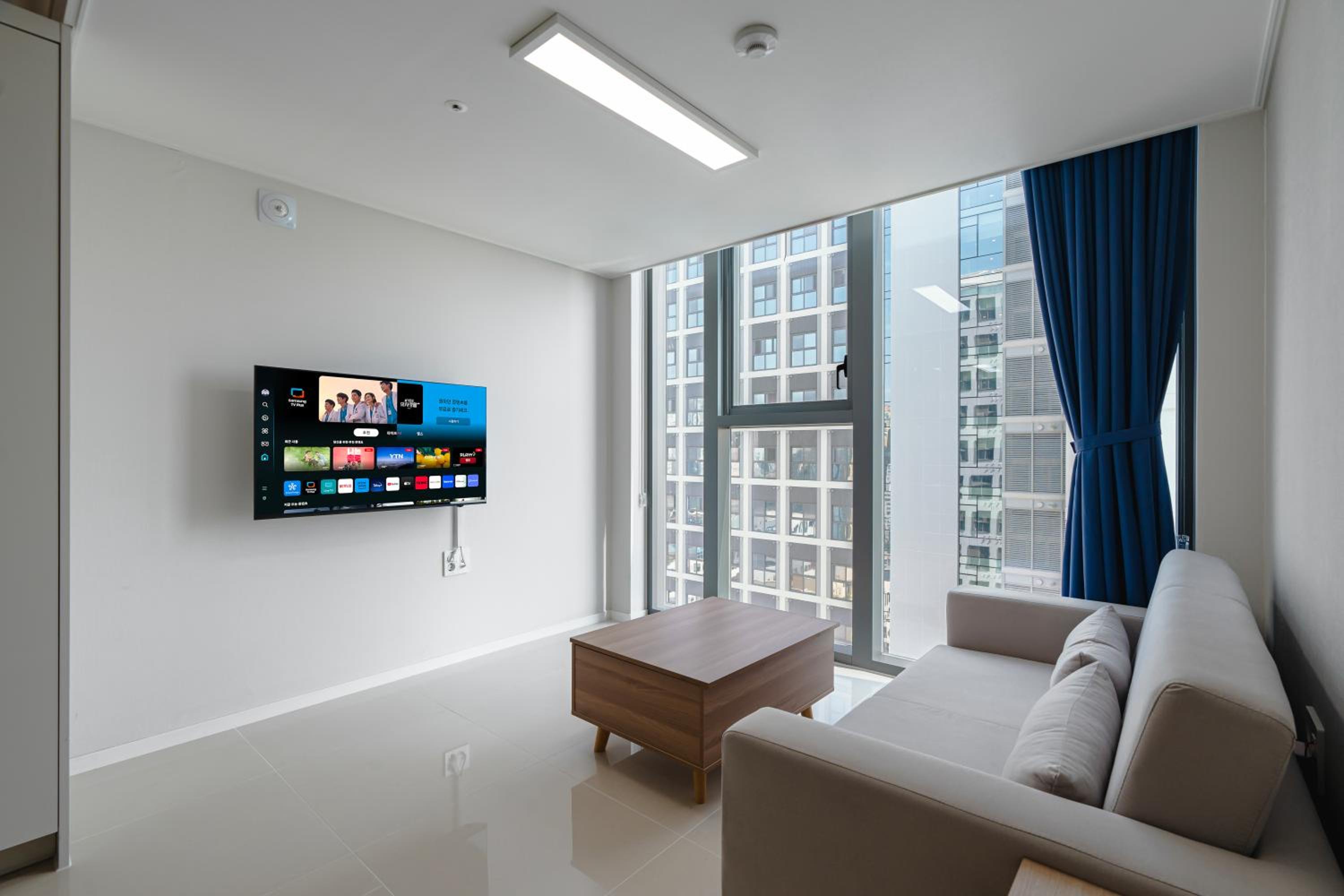 Superior Twin Room with City View - Photo 8