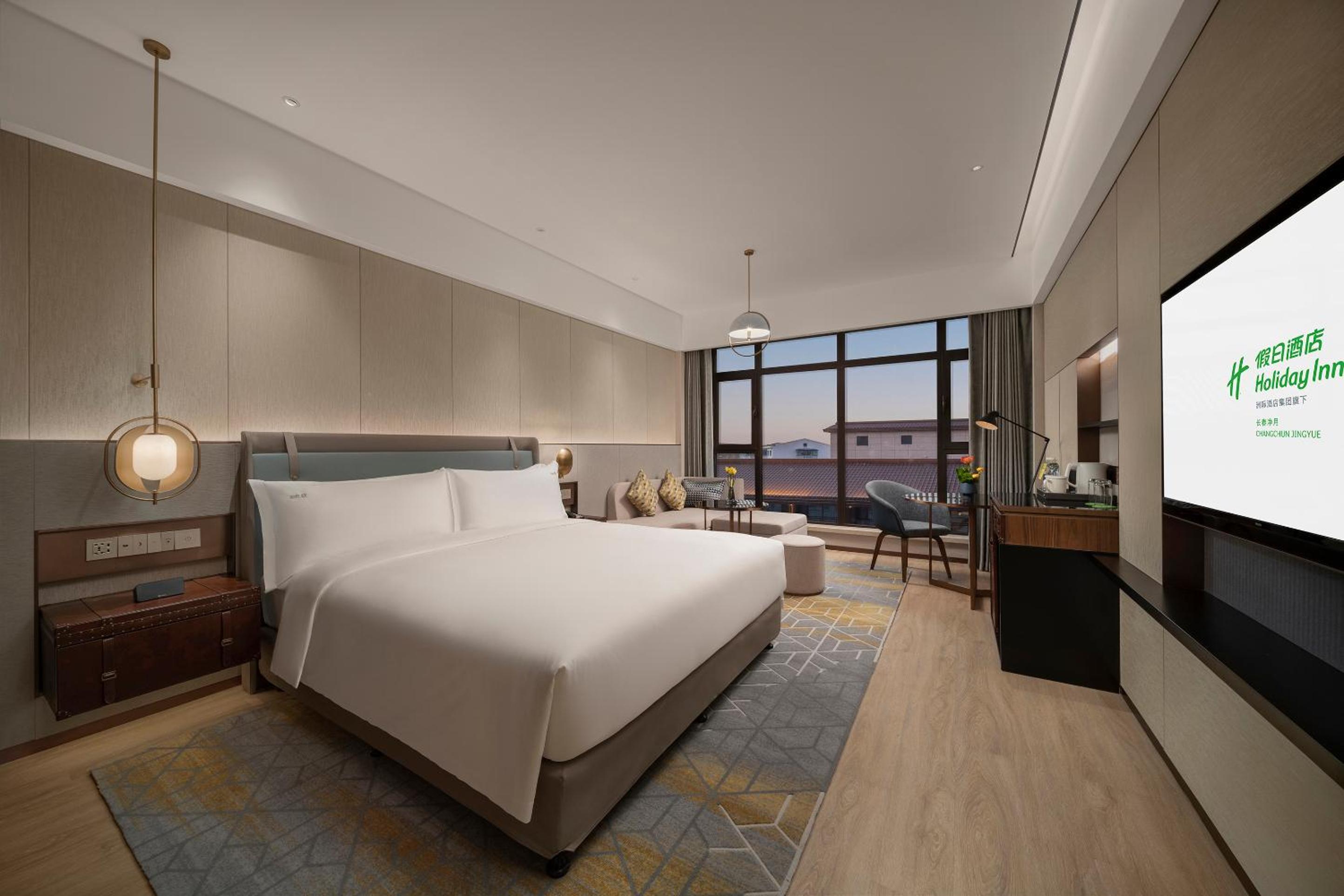 Standard King Room with Stocked Mini-bar