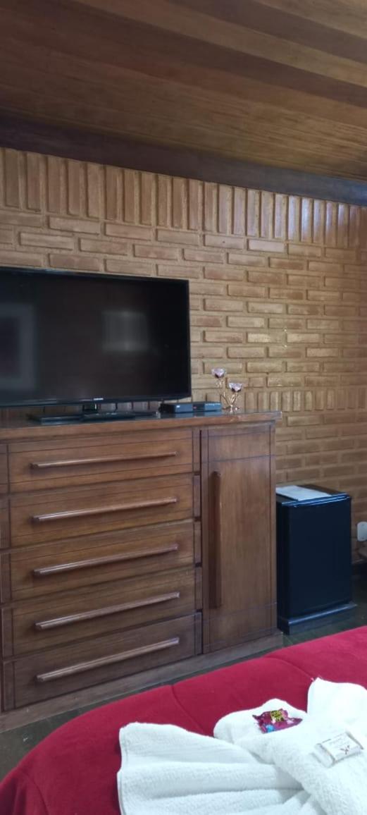 Deluxe Room (2 Adults + 1 Child) - Photo 3