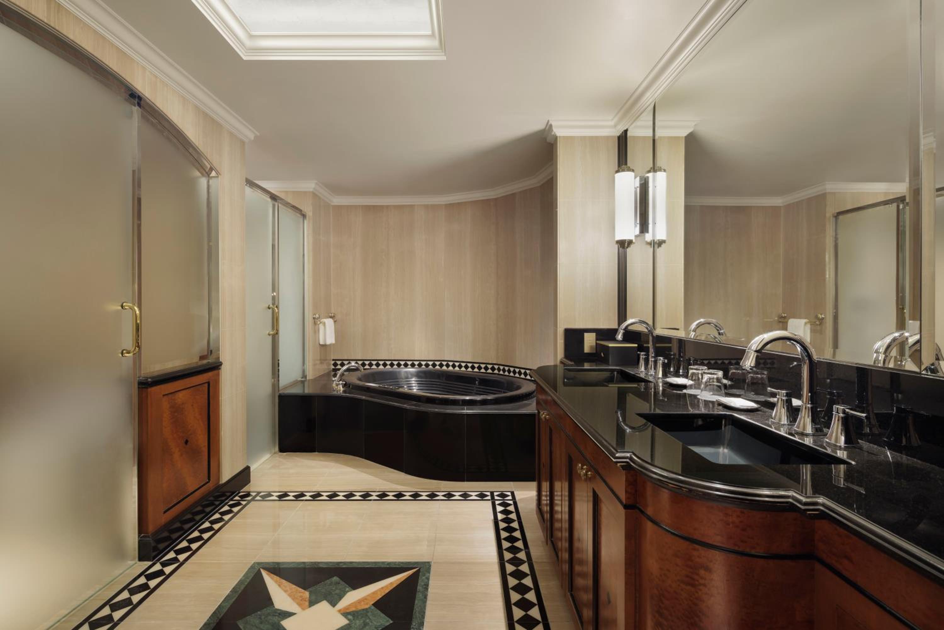 One-Bedroom Presidential King Suite – Club Lounge Access photo