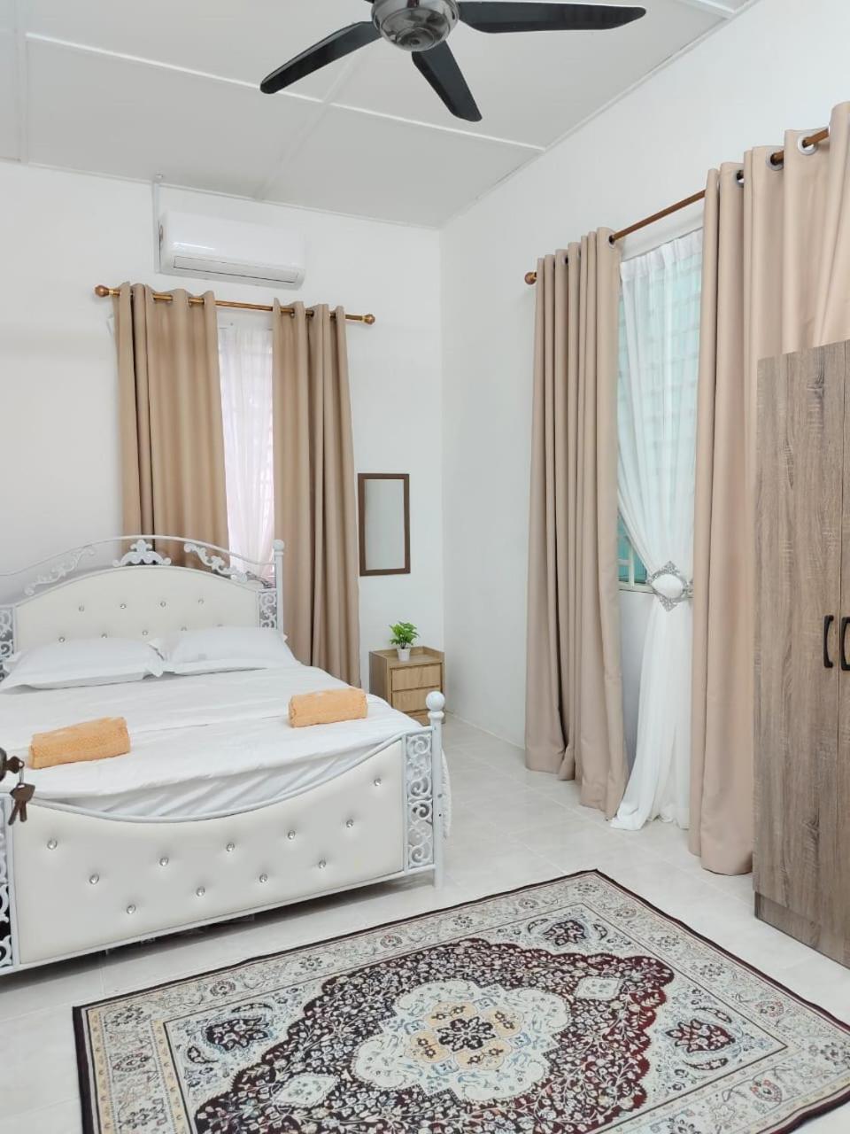 One-Bedroom House photo 1